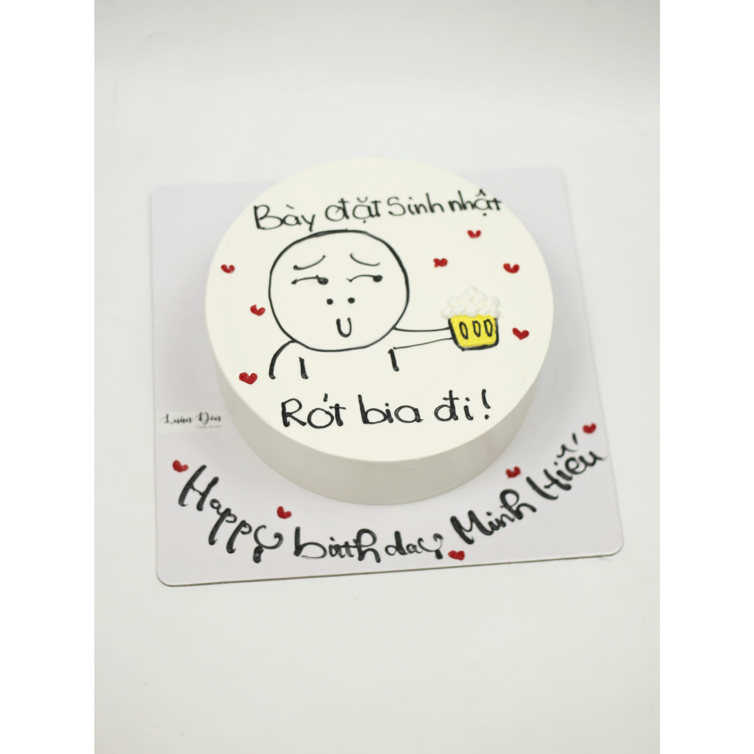 Bánh kem vẽ hình chibi hài hước