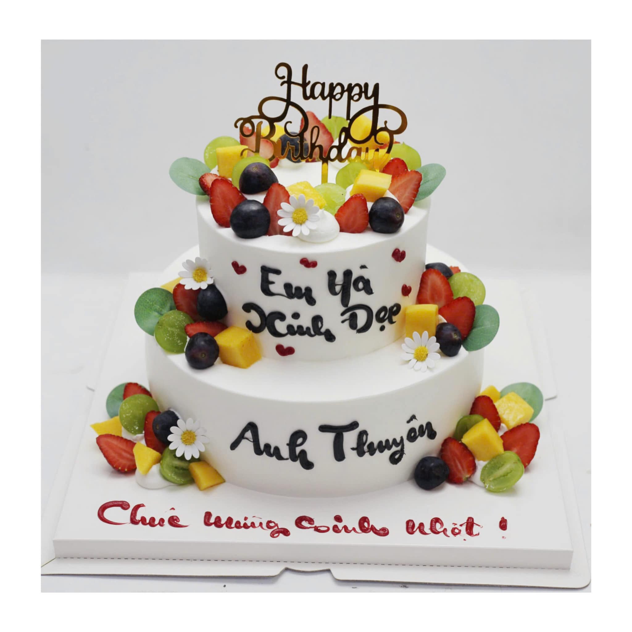 Bánh kem hai tầng trang trí trái cây tươi