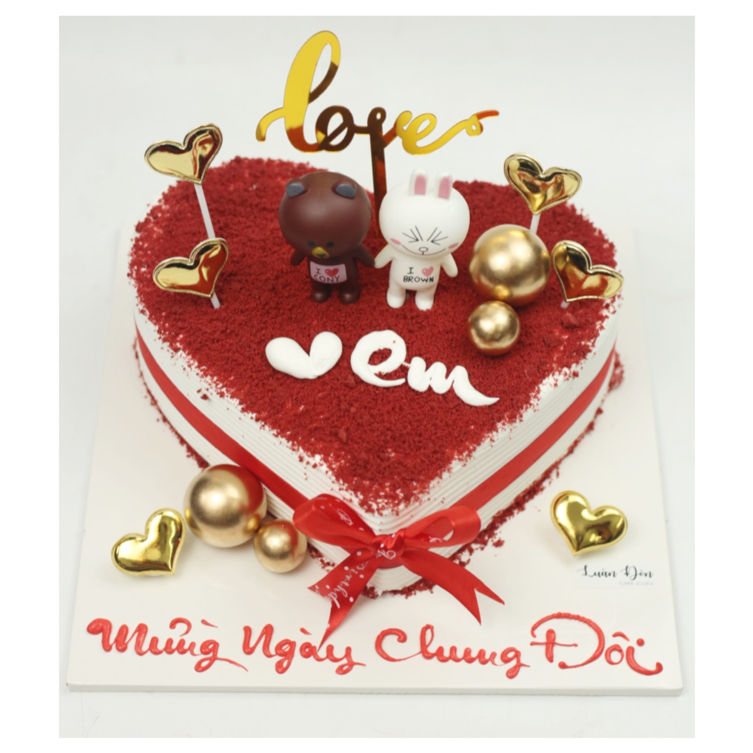Bánh trái tim đỏ gấu Brown Cony