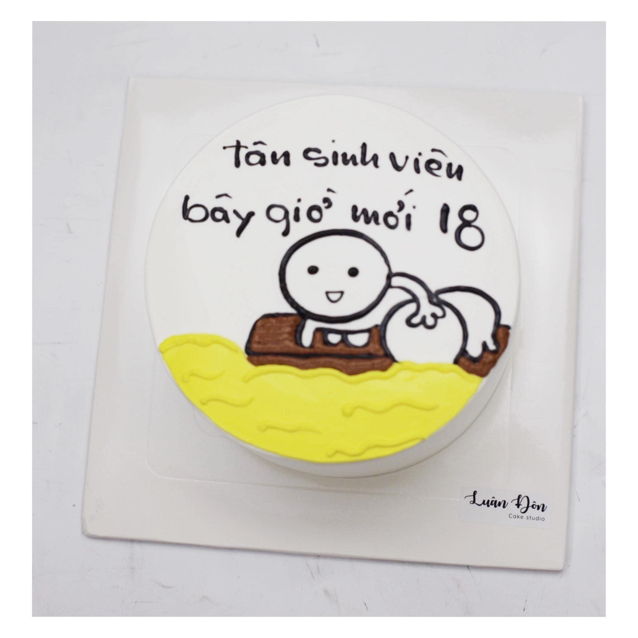 Bánh vẽ hài hước tân sinh viên 18 tuổi