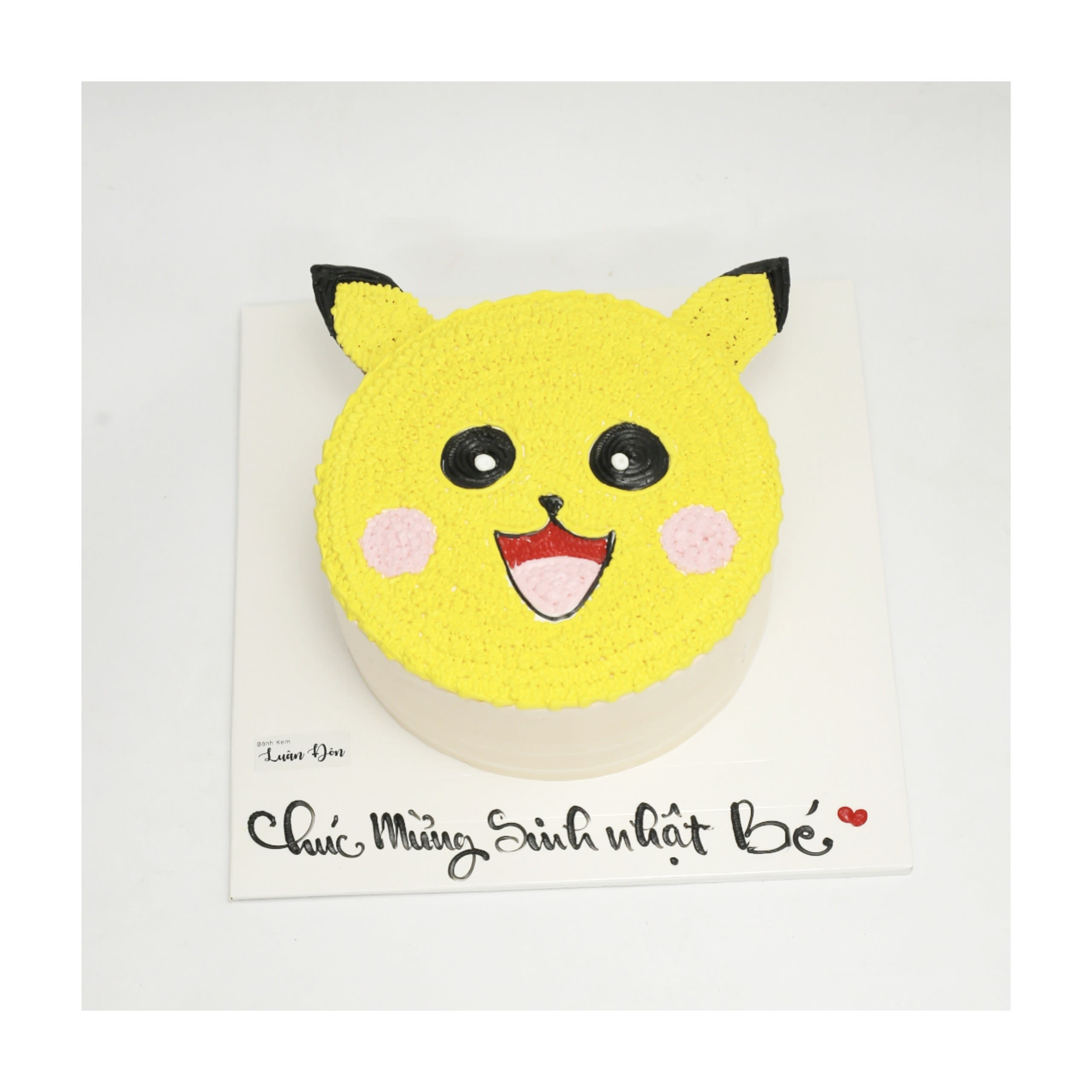 Bánh kem tạo hình Pikachu màu vàng rực rỡ