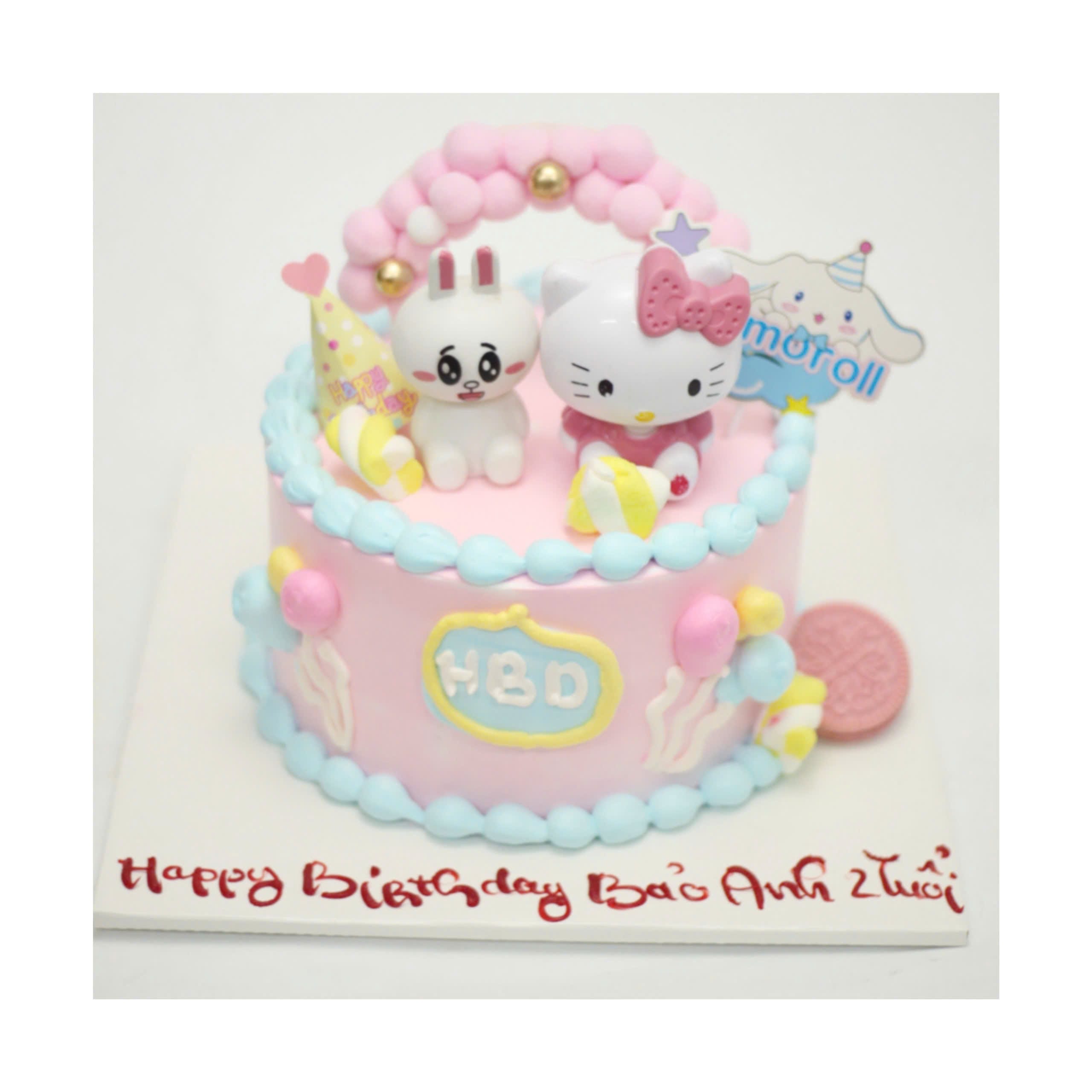 Bánh kem Hello Kitty và bạn cho bé