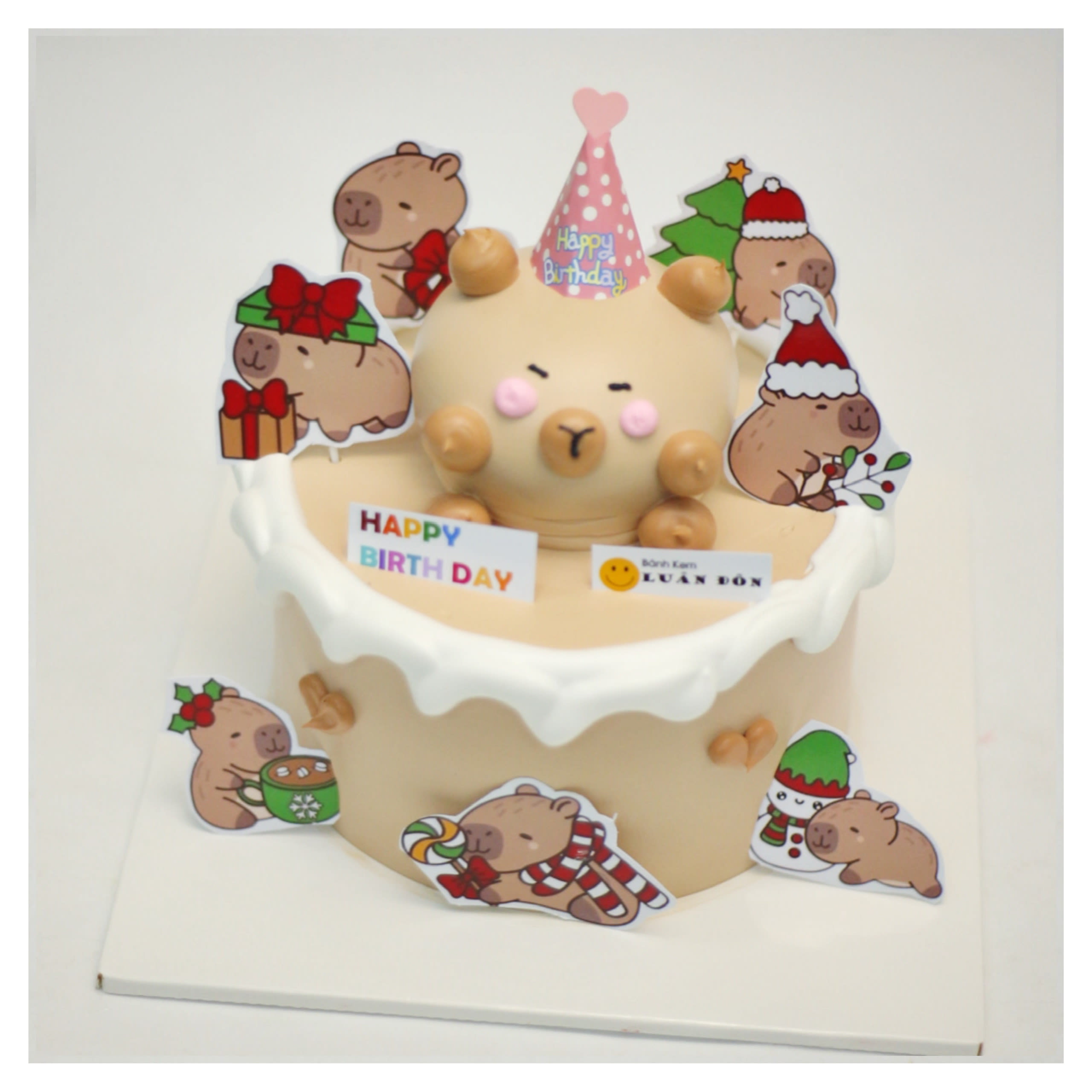 Bánh kem Capybara đội mũ sinh nhật dễ thương