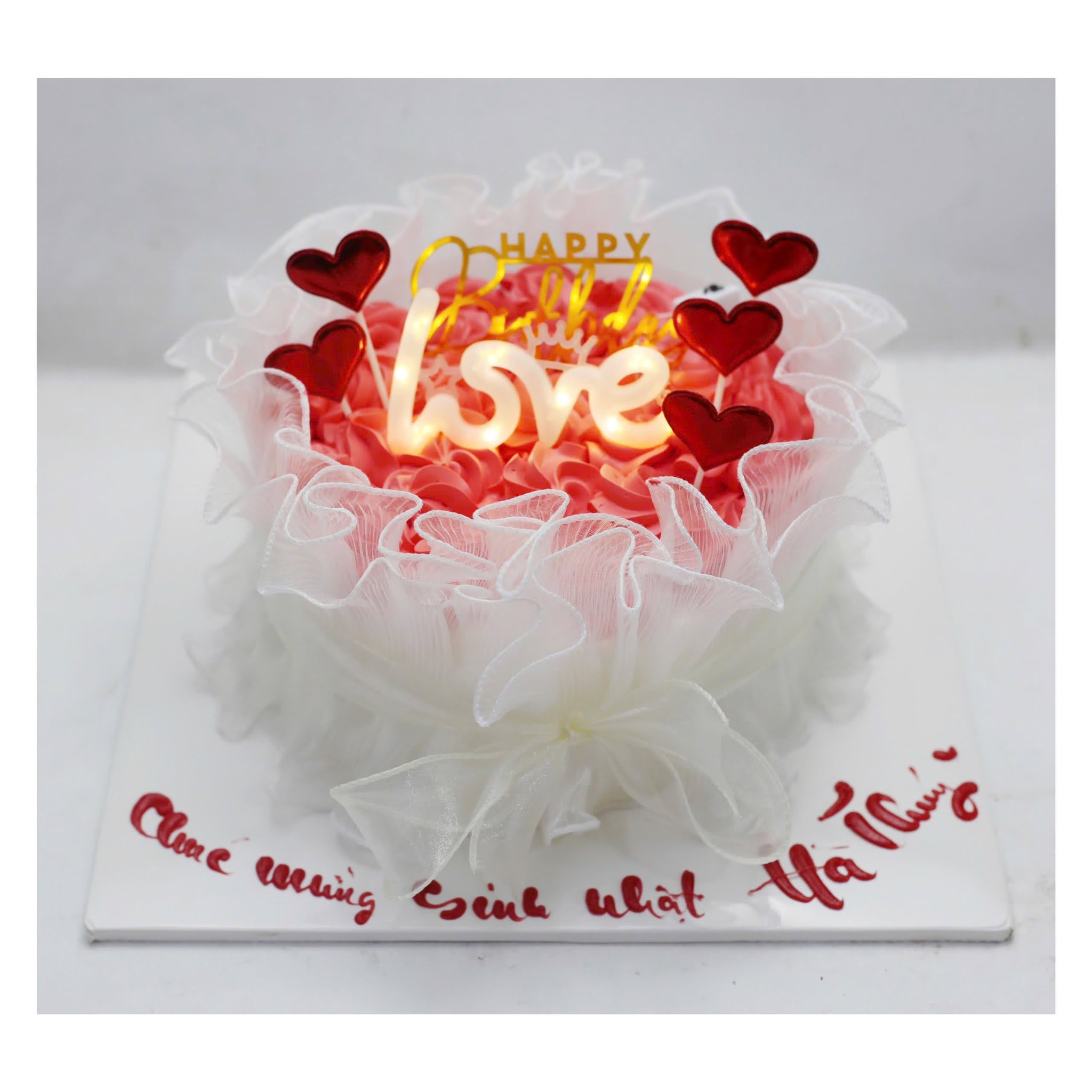 Bánh kem Love rực rỡ sắc đỏ