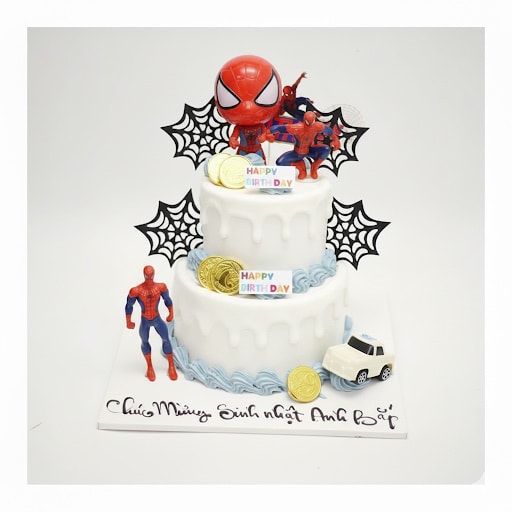 Bánh kem Spider-Man và đồng tiền vàng may mắn