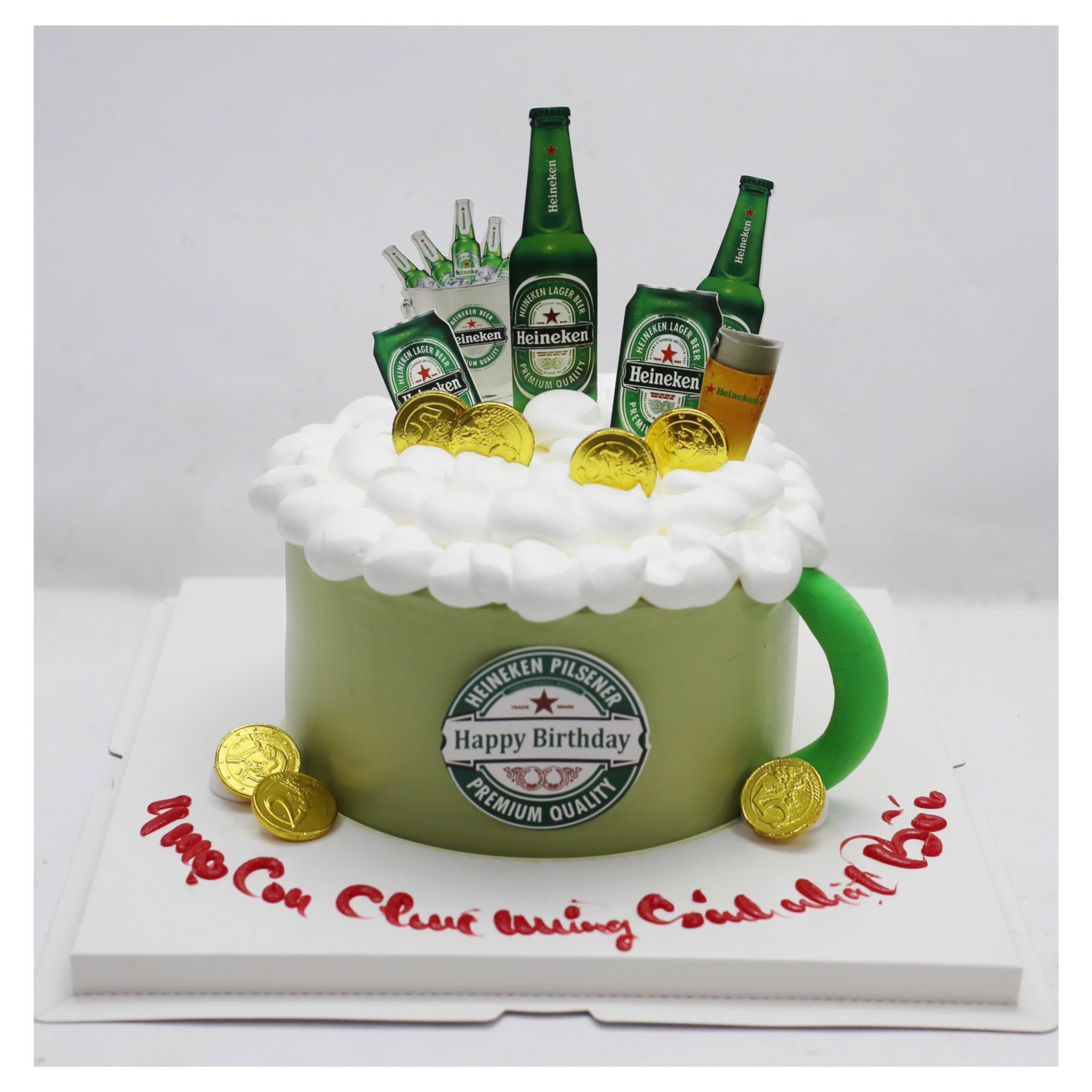 Bánh kem Heineken hình ly bia sáng tạo