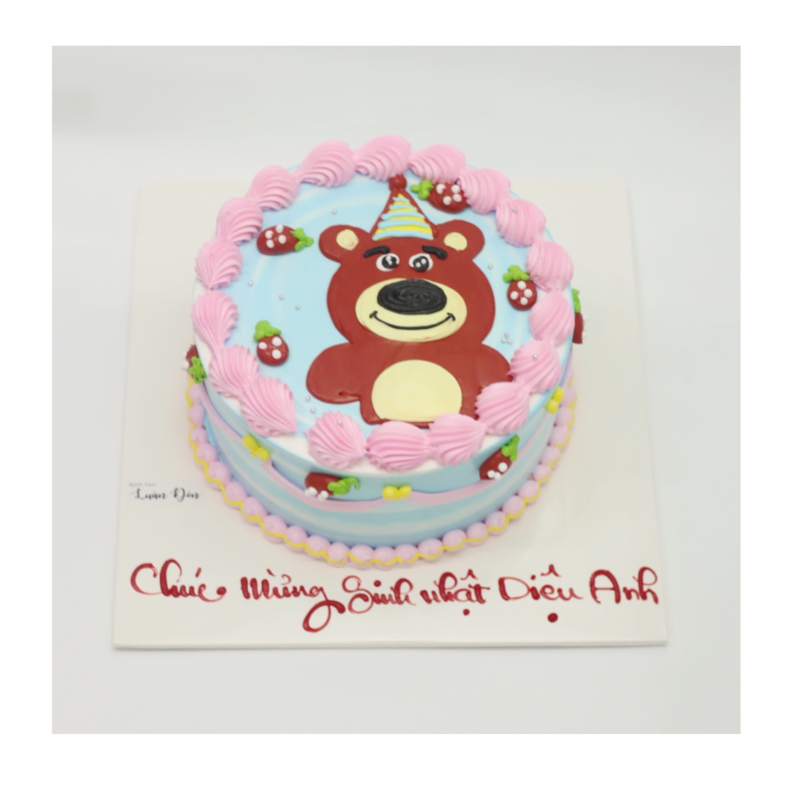 Bánh kem gấu dâu Lotso đáng yêu cho bé