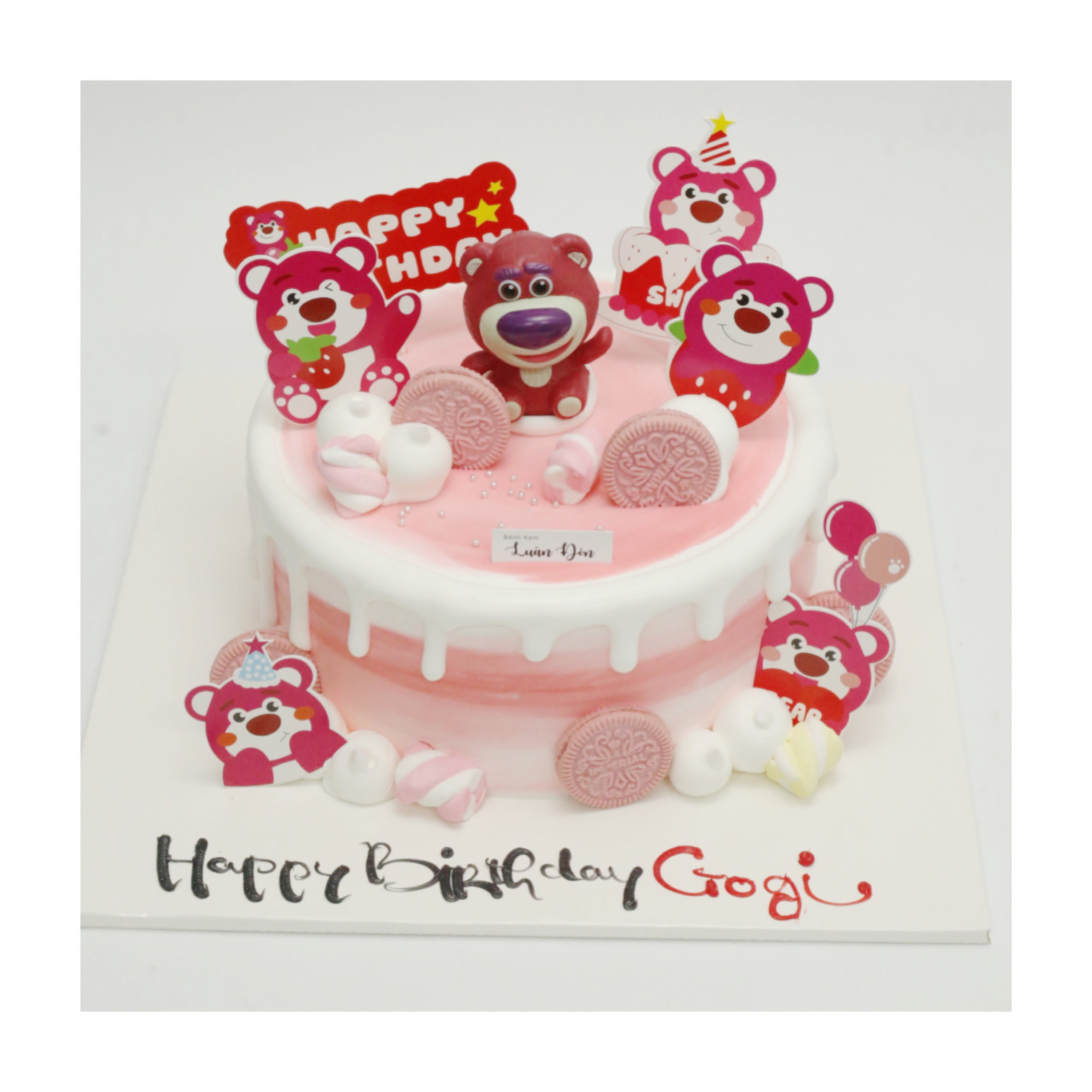 Bánh kem gấu dâu Lotso màu hồng đáng yêu