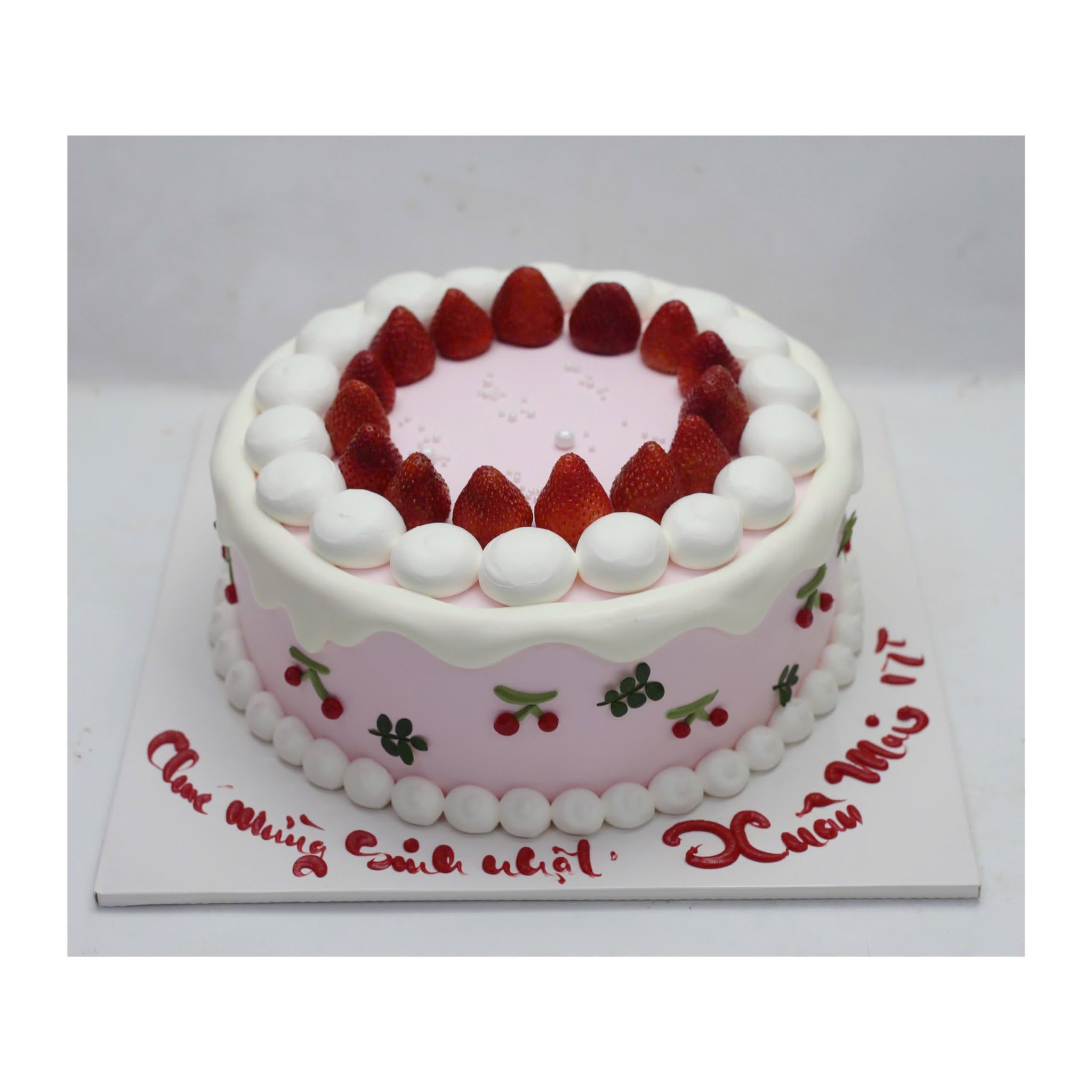 Bánh kem dâu tây tươi trang trí cherry