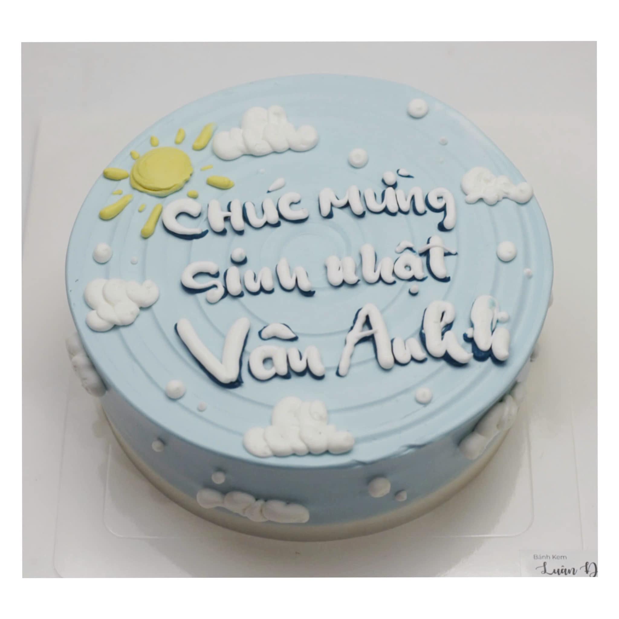 Bánh kem bầu trời xanh mây trắng