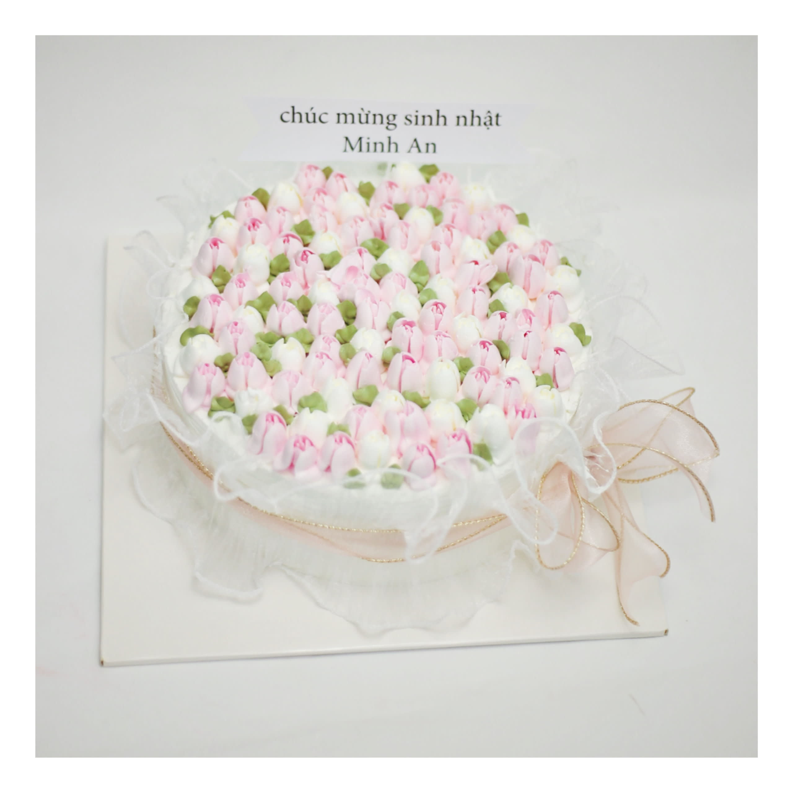 Bánh kem hoa tulip trắng hồng tinh tế