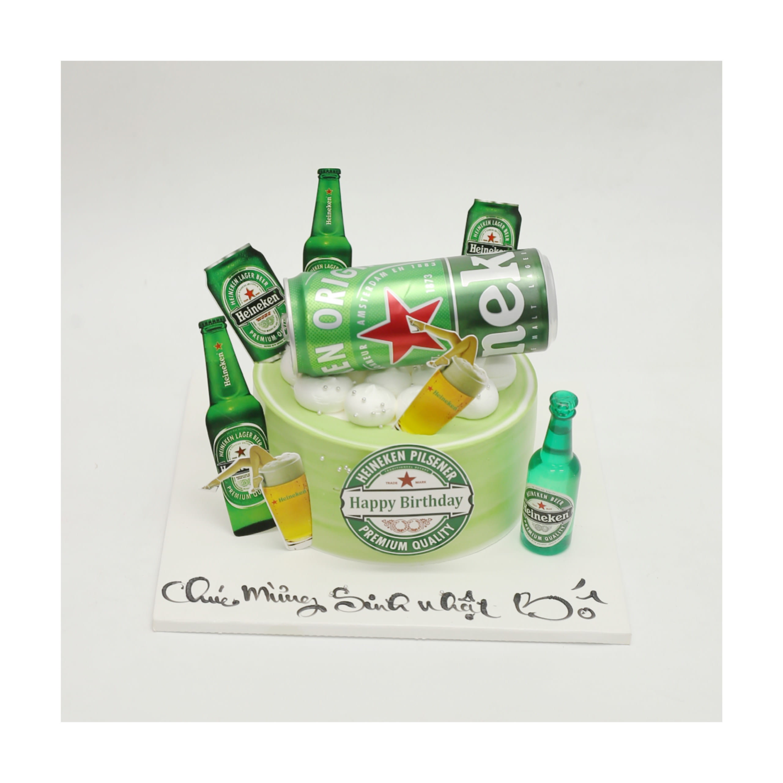 Bánh kem Heineken trang trí bia lon sành điệu