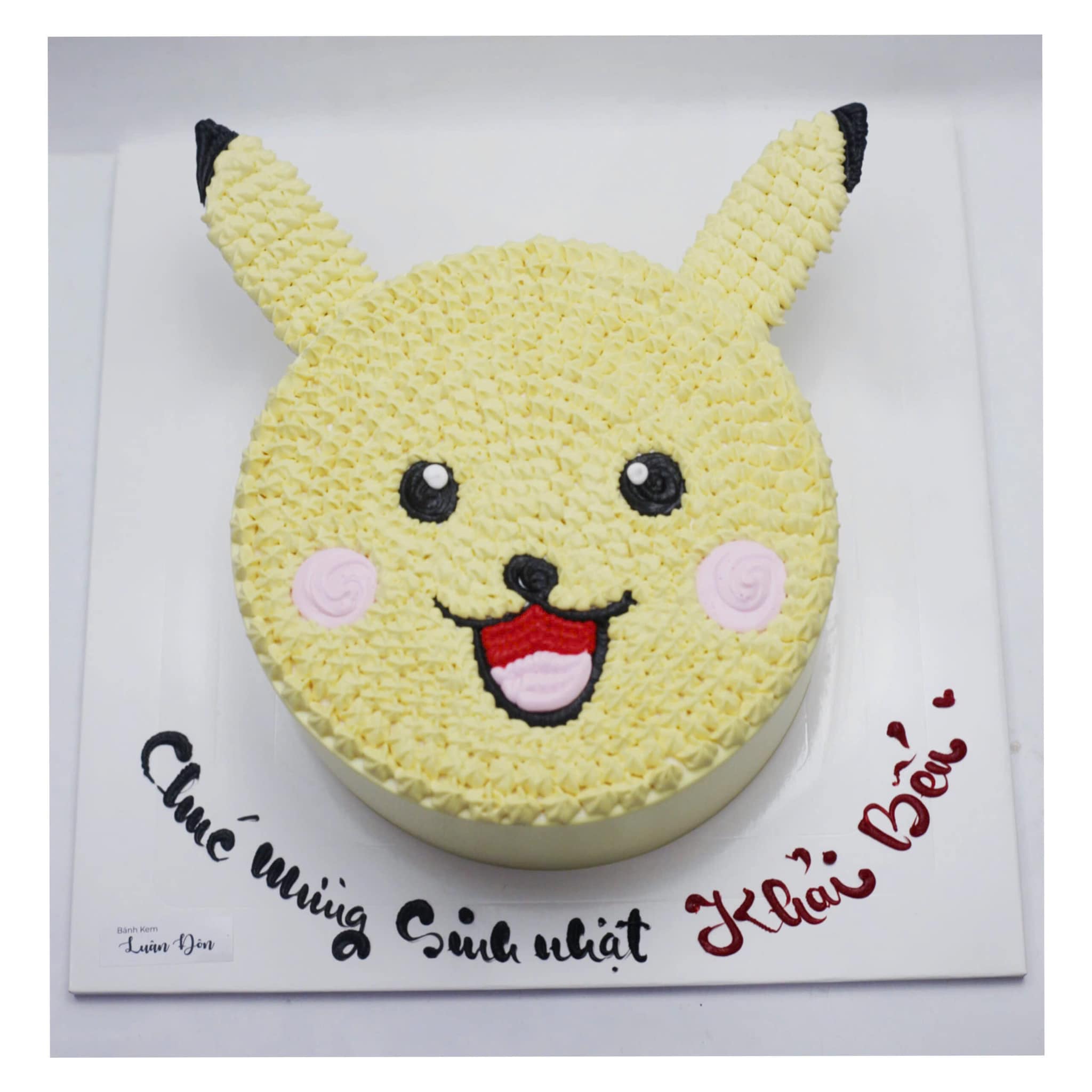 Bánh vẽ tạo hình mặt Pikachu vàng rực