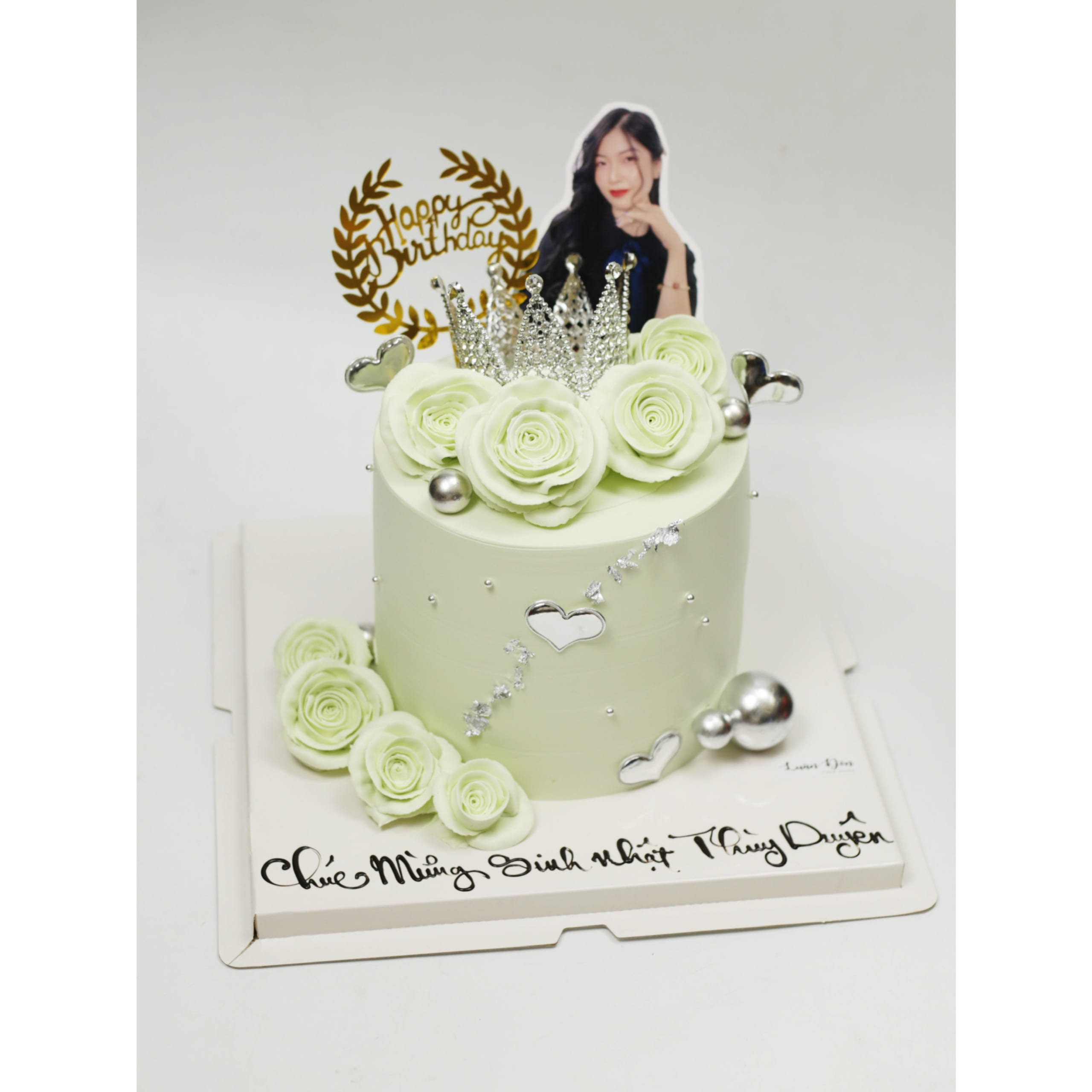 Bánh kem xanh mint vương miện sang trọng