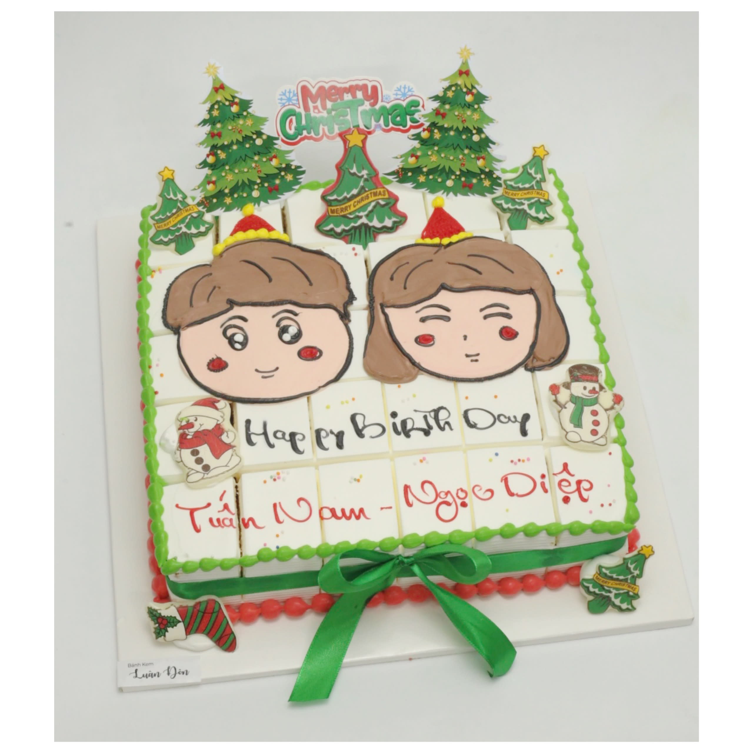 Bánh kem vuông in hình chibi dễ thương chúc mừng