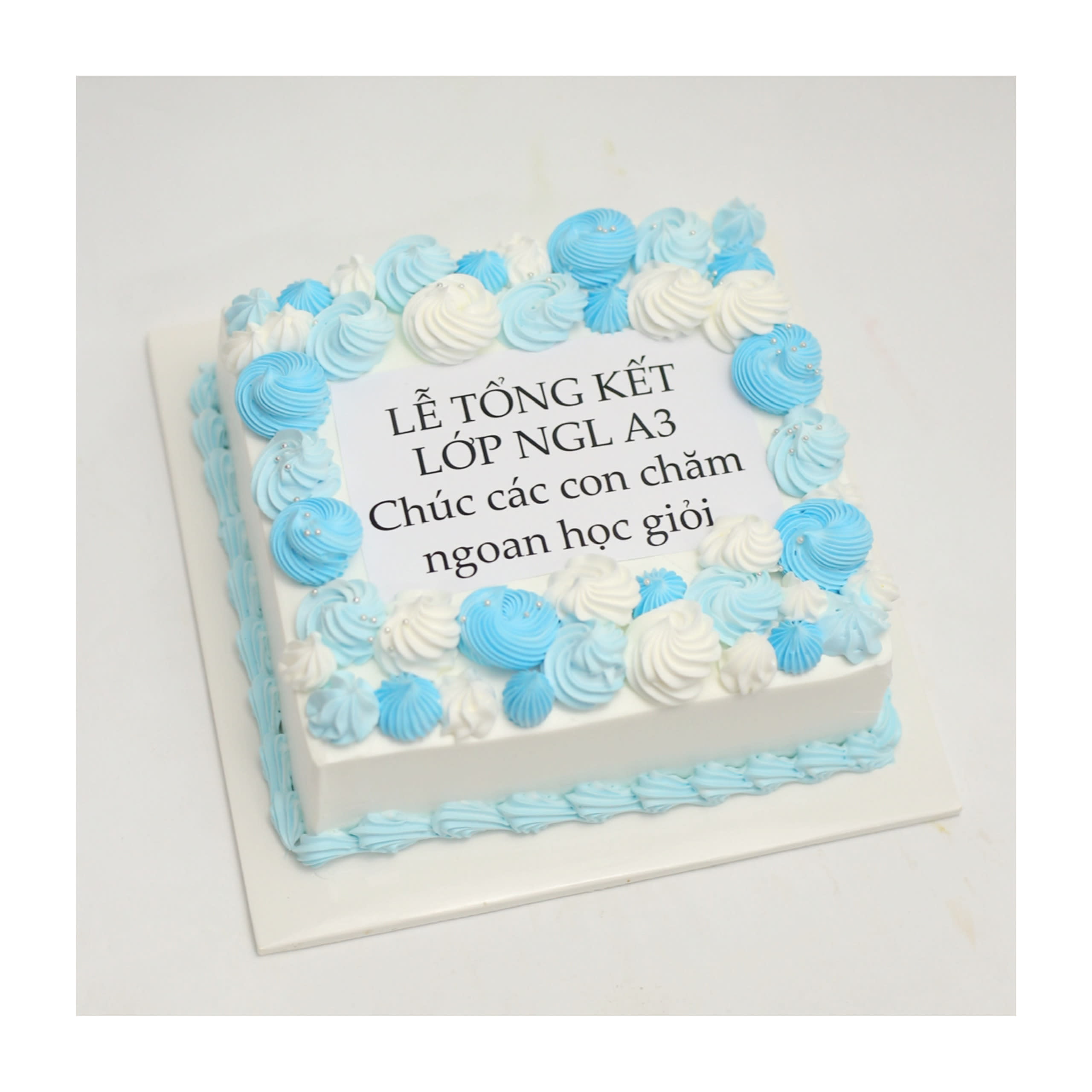 Bánh kem vuông chúc mừng tổng kết lớp