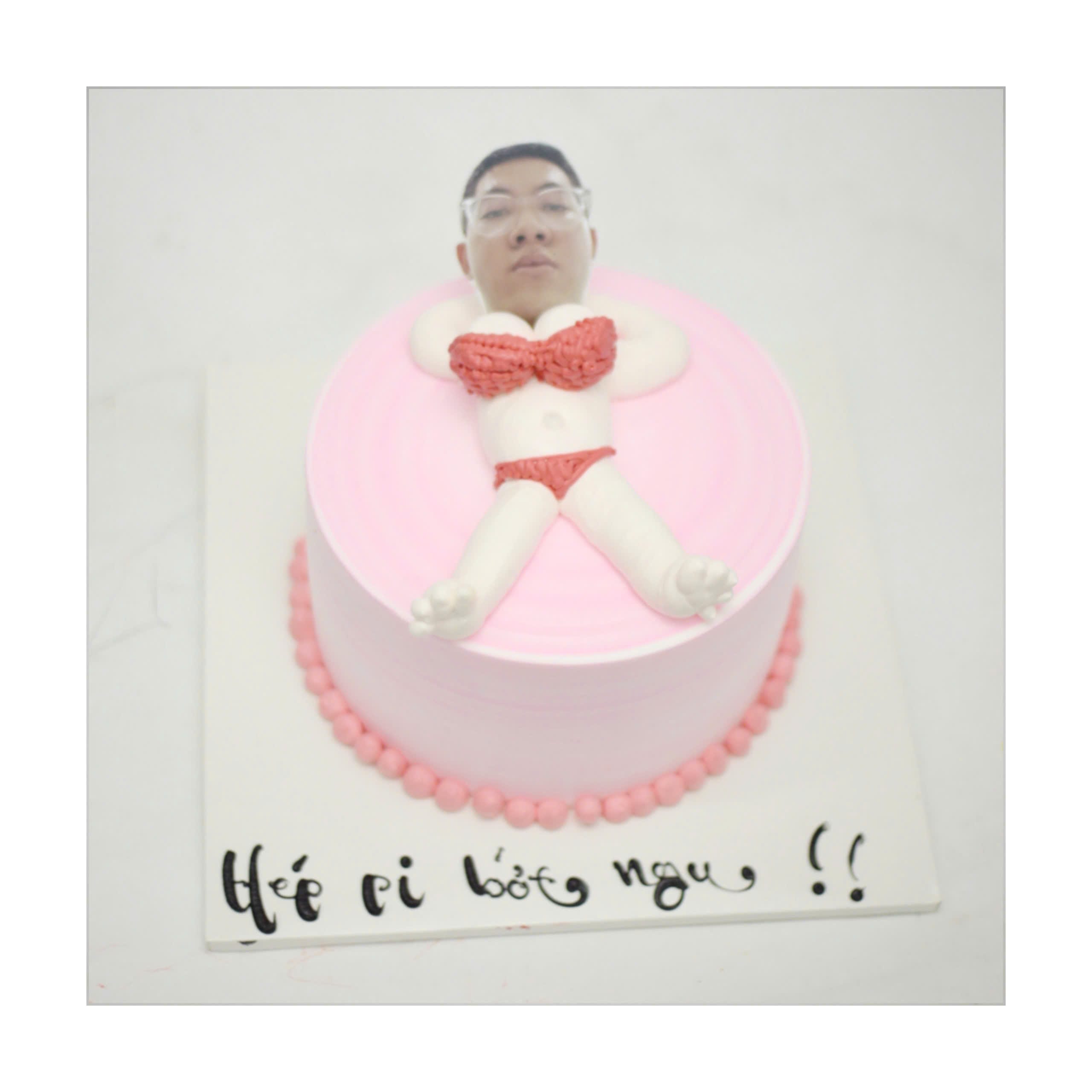 Bánh kem chibi hồng hài hước