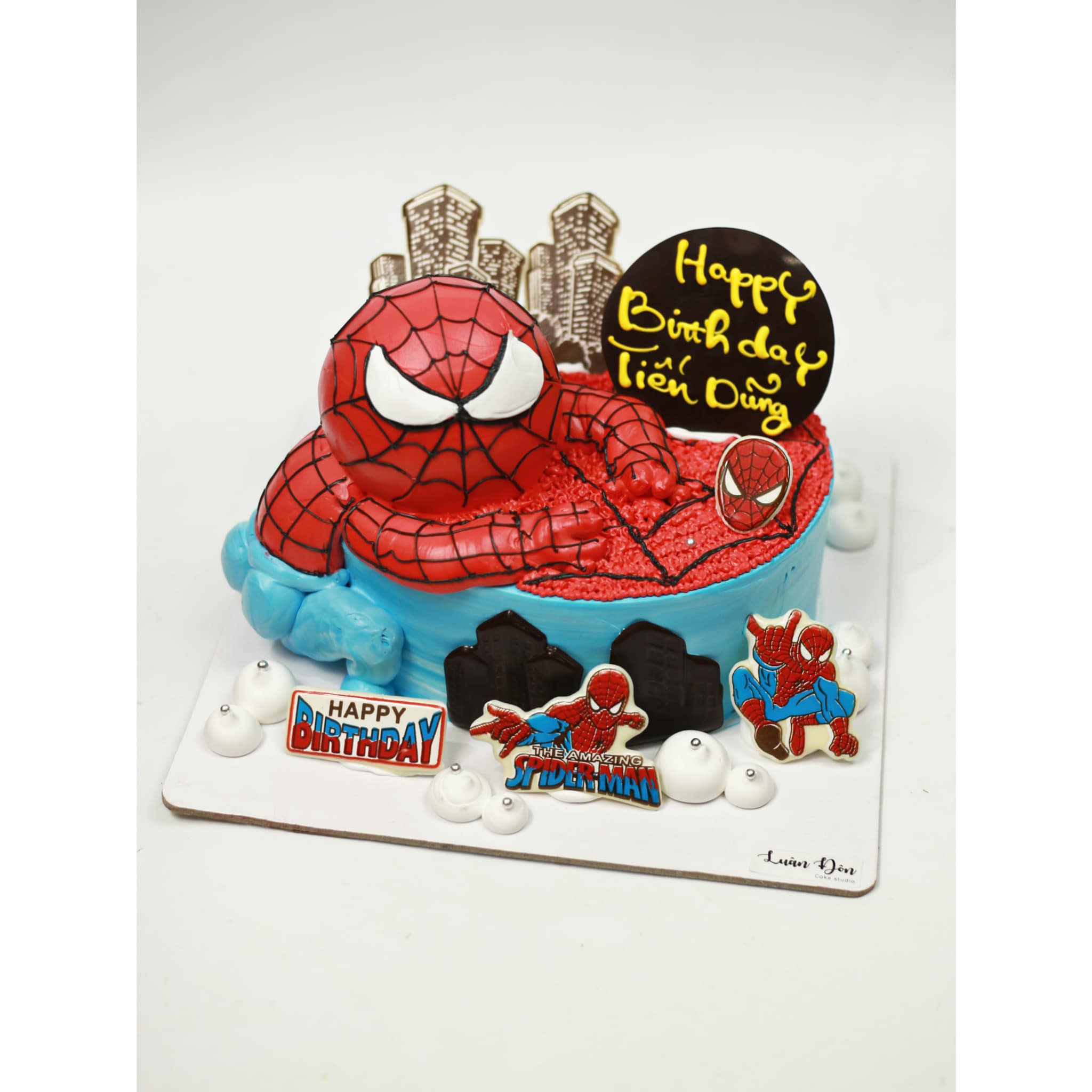 Bánh kem Spider-Man giải cứu thành phố
