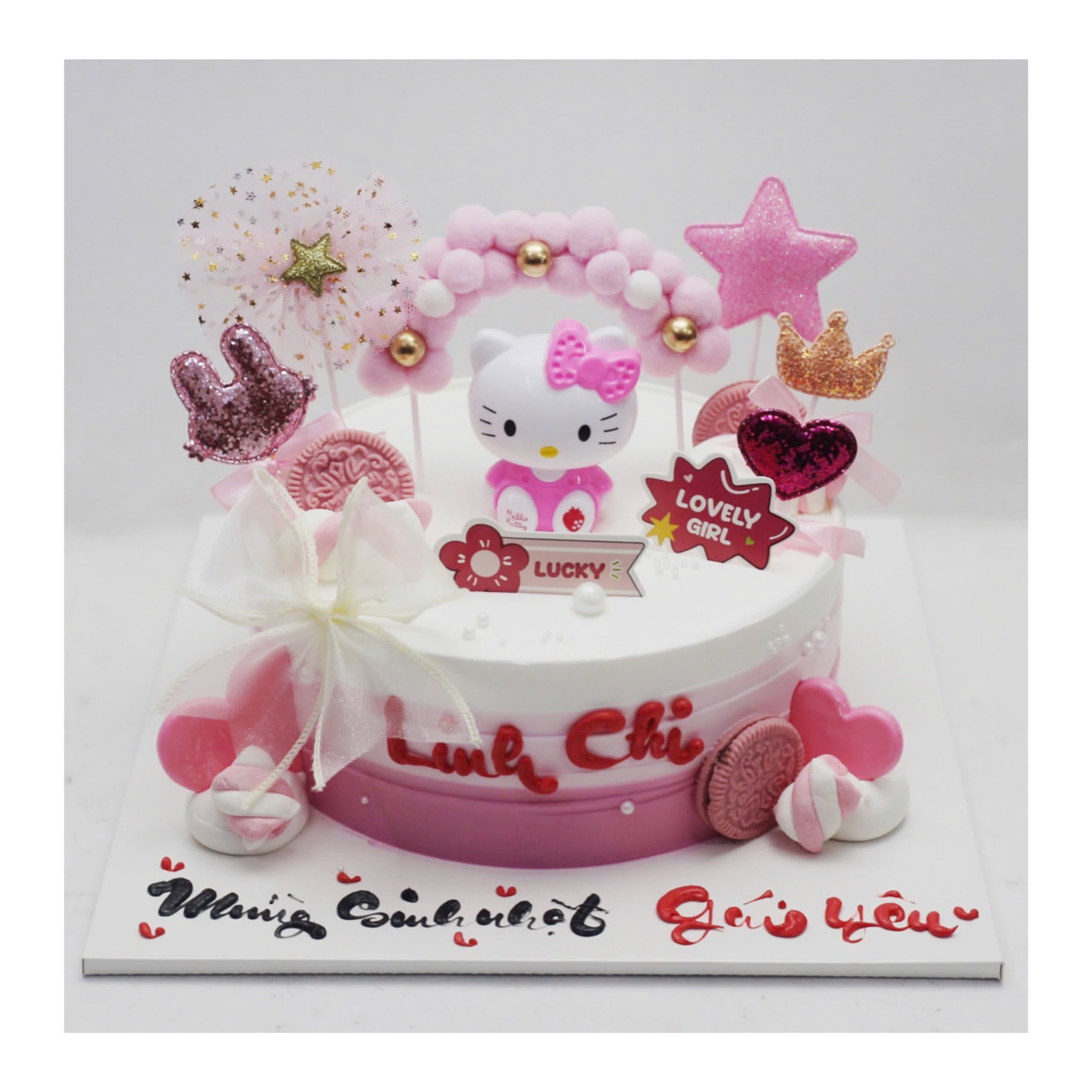 Bánh kem Hello Kitty hồng phối bánh Oreo