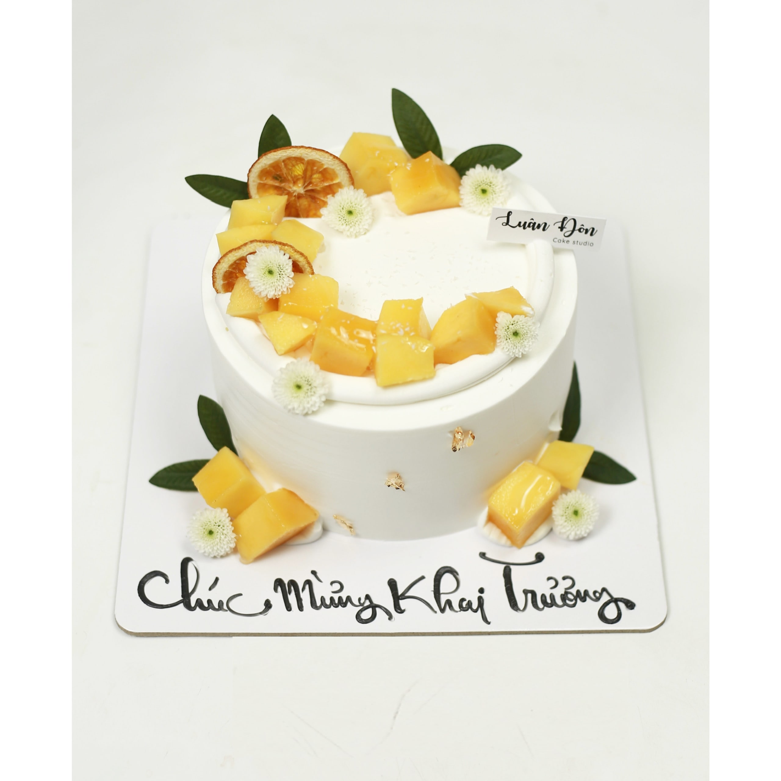 Bánh kem xoài tươi thanh tao mừng khai trương