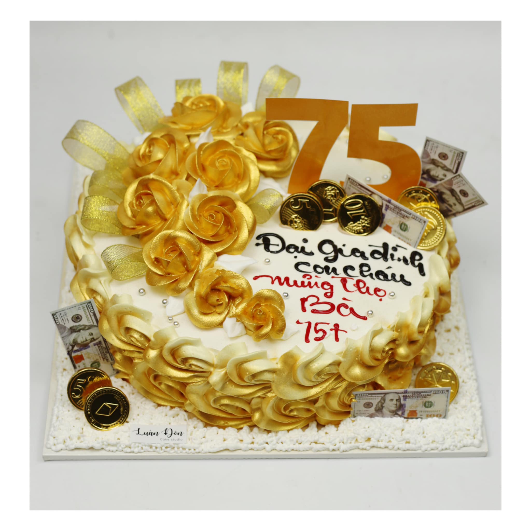 Bánh mừng thọ Bà 75 tuổi hoa hồng vàng