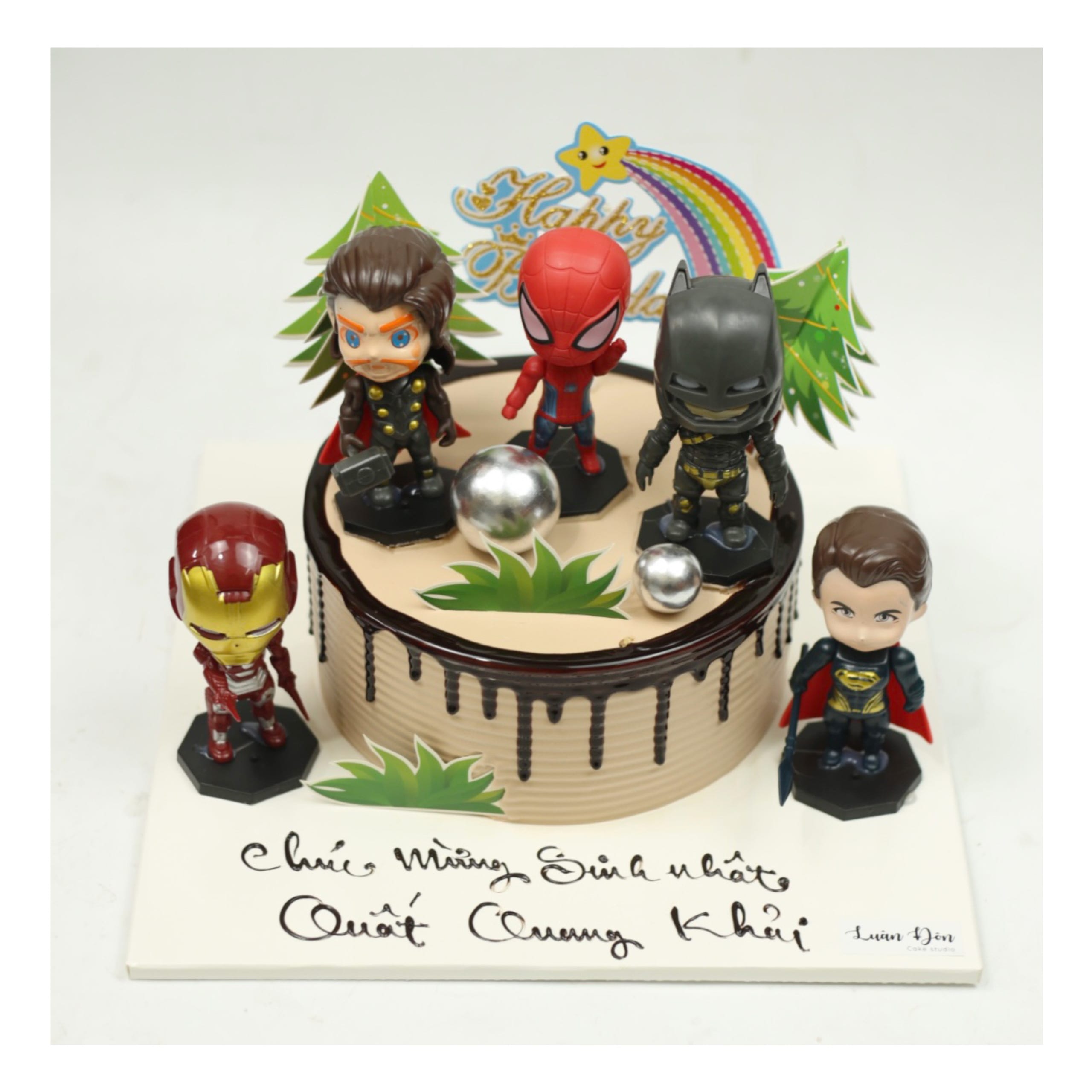 Bánh kem siêu anh hùng Avengers cho bé