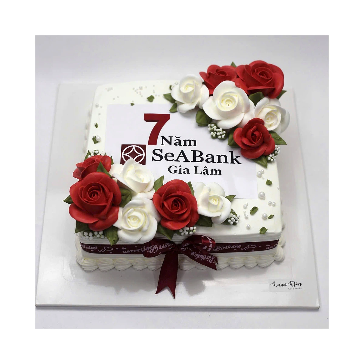 Bánh kem hoa hồng kỷ niệm thành lập công ty