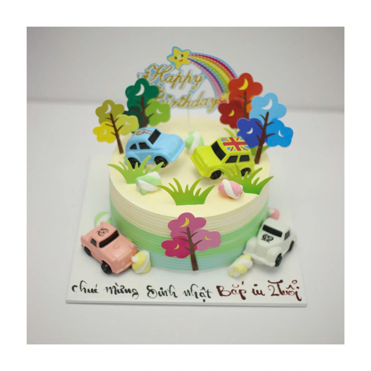 Bánh kem xe hơi đồ chơi xinh xắn
