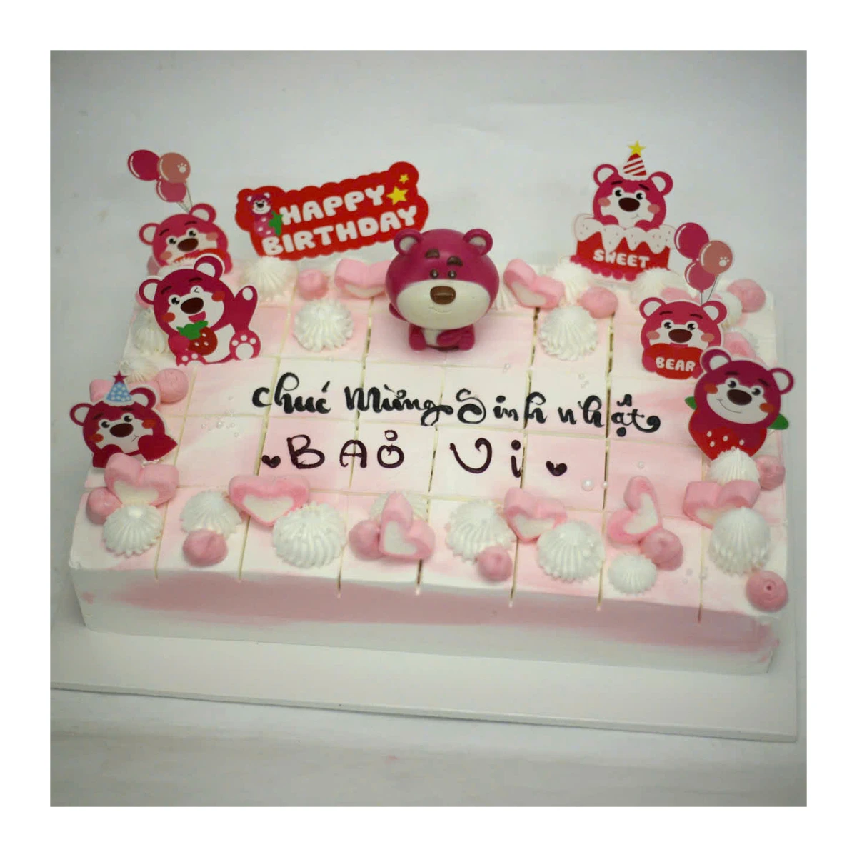 Bánh kem vuông Gấu Dâu Lotso Bảo Vi