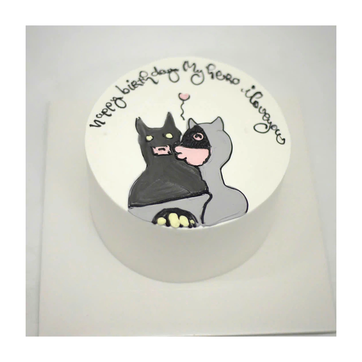 Bánh vẽ hình Batman và Catwoman lãng mạn dễ thương