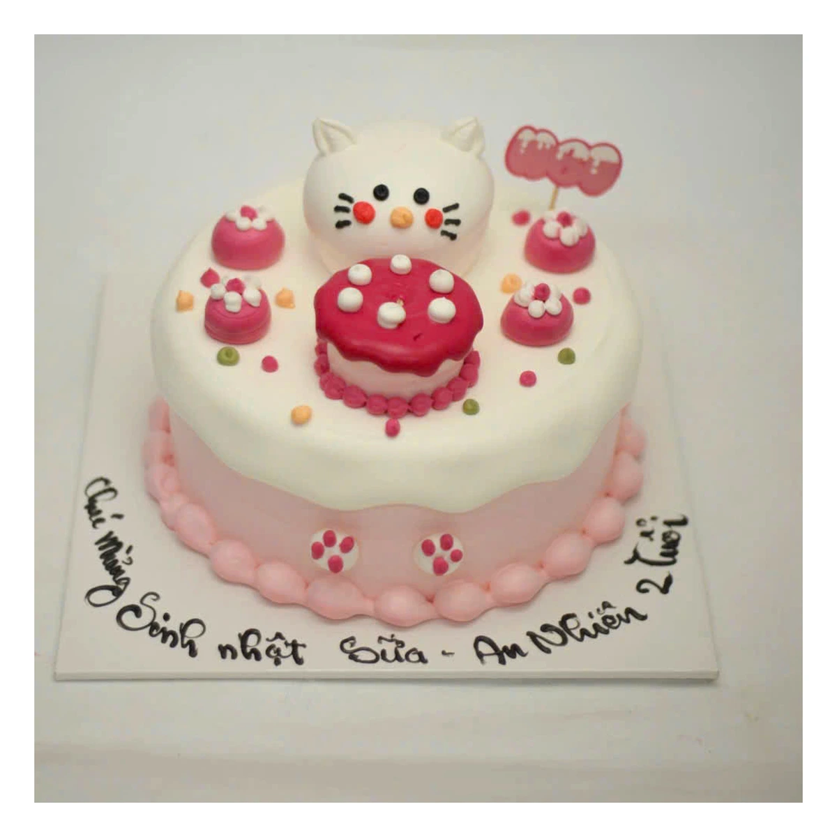 Bánh sinh nhật Hello Kitty hồng dễ thương