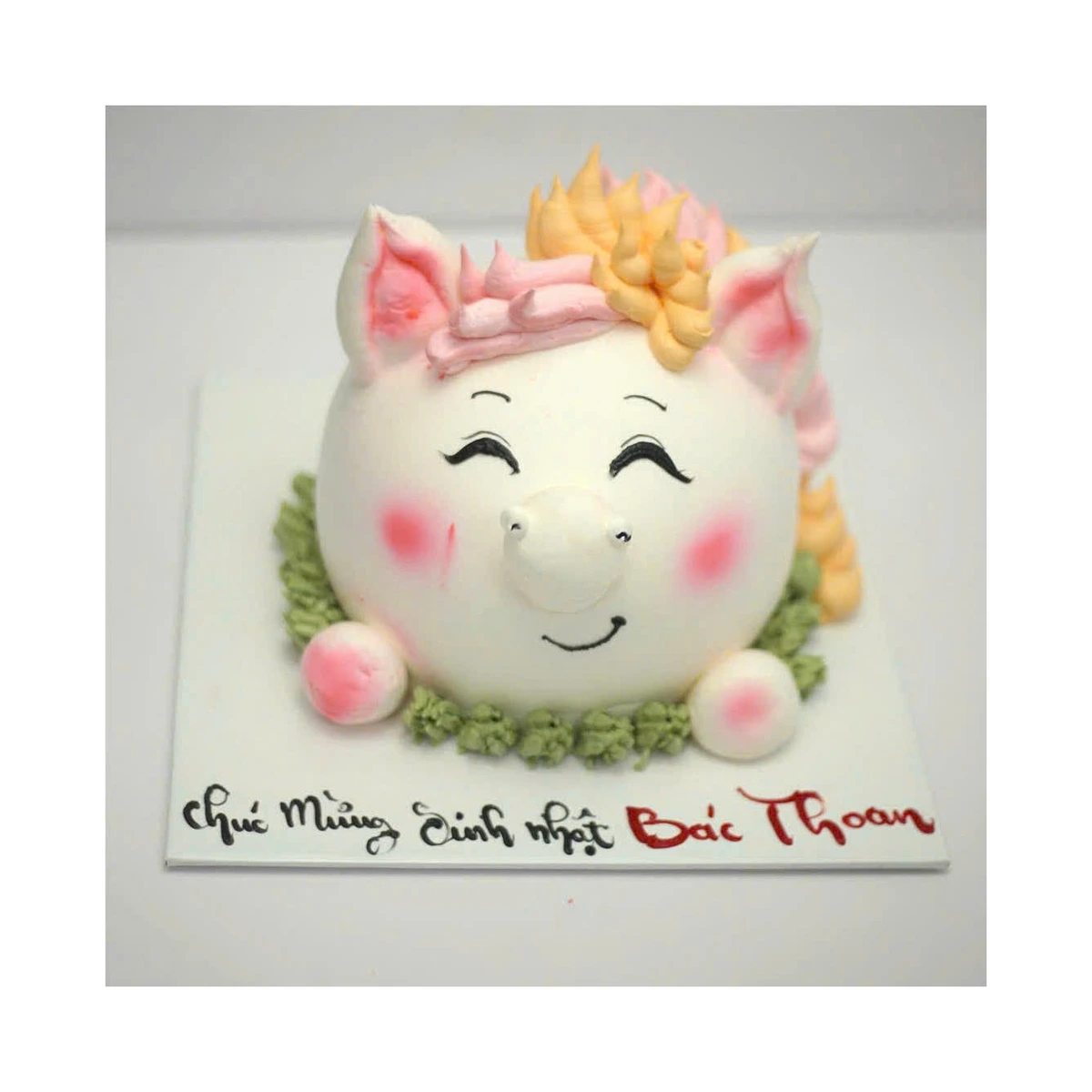 Bánh kem tạo hình mặt heo hồng dễ thương