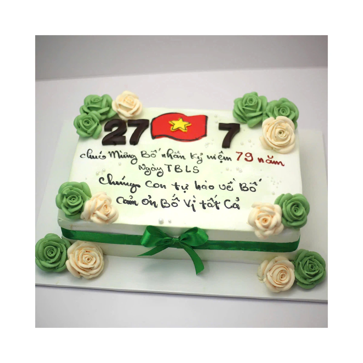 Bánh kem hoa hồng xanh kỷ niệm 27-7
