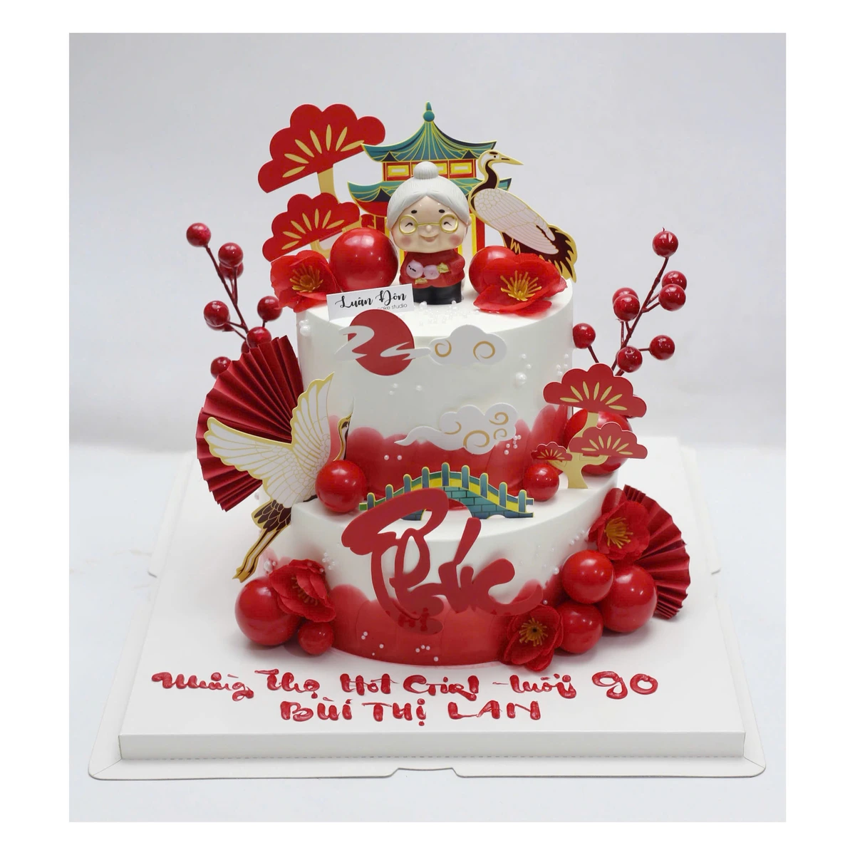 Bánh mừng thọ hai tầng đỏ rực rỡ Bùi Thị Lan