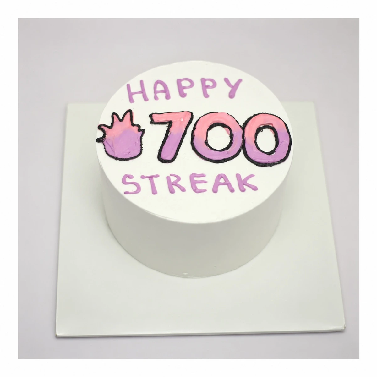 Bánh kem kỷ niệm Happy 700 Streak