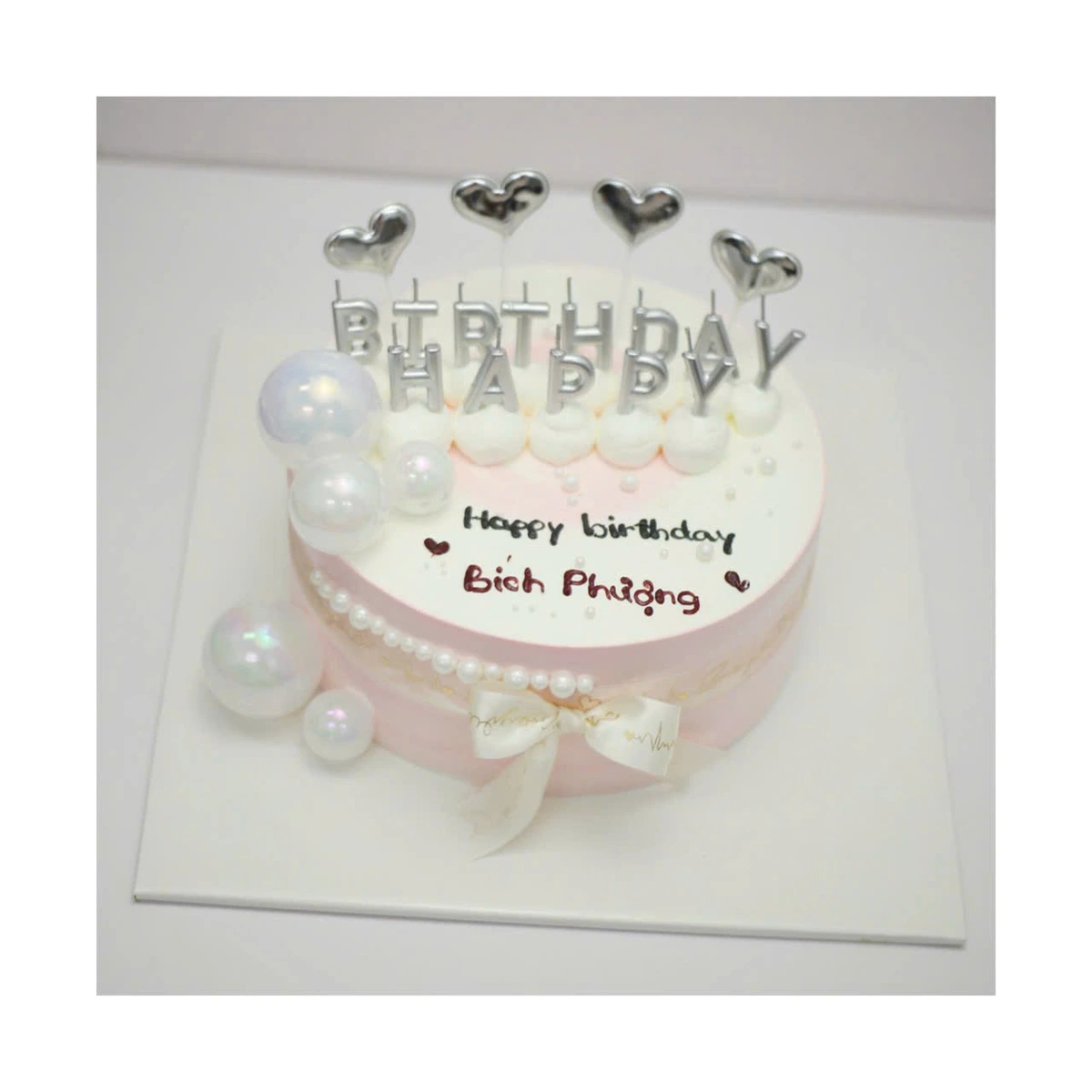 Bánh kem nến chữ Happy Birthday tinh tế