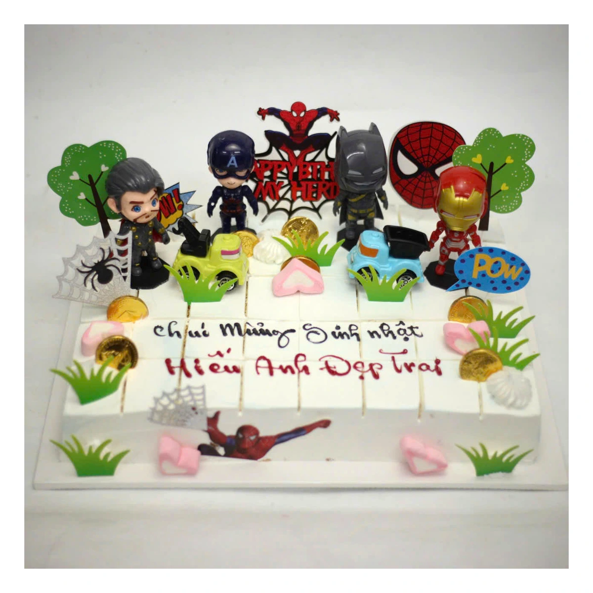 Bánh kem cắt miếng siêu anh hùng Avenger