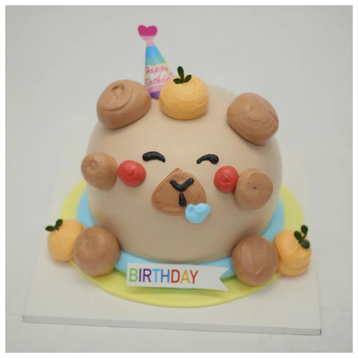Bánh sinh nhật Capybara đội mũ hồng dễ thương