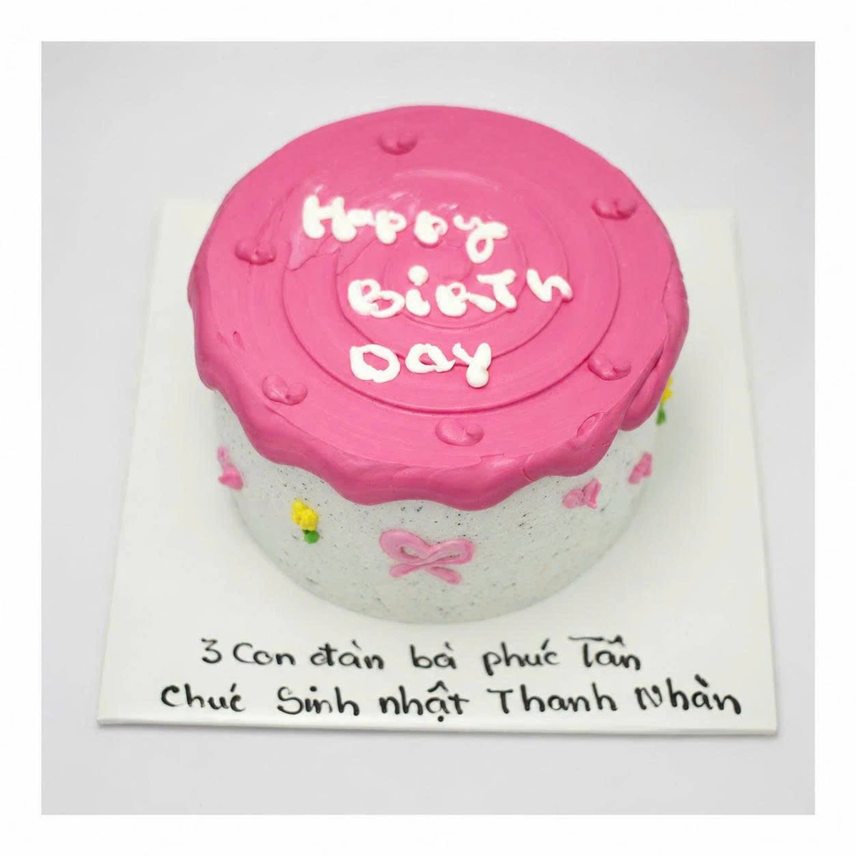 Bánh Hàn Quốc phủ kem hồng pastel