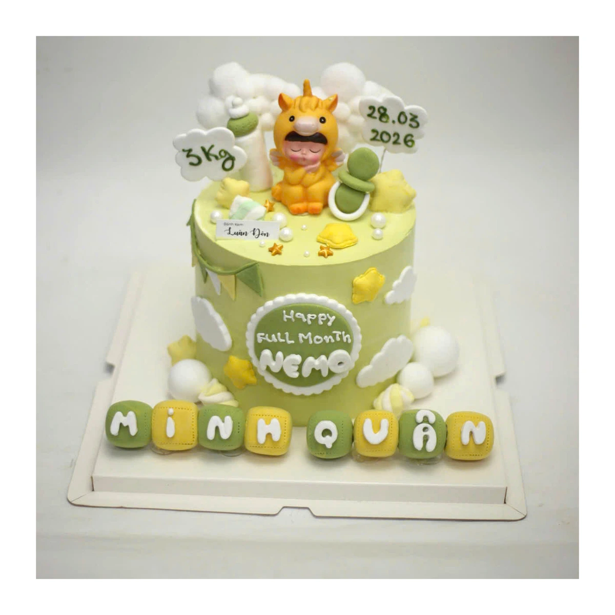 Bánh kem đầy tháng Nemo màu xanh bơ
