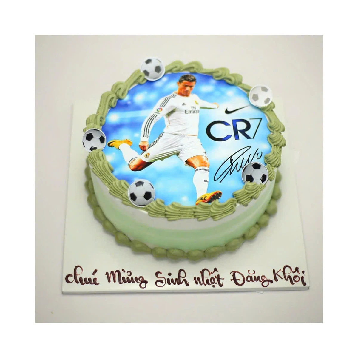 Bánh in hình cầu thủ Ronaldo CR7