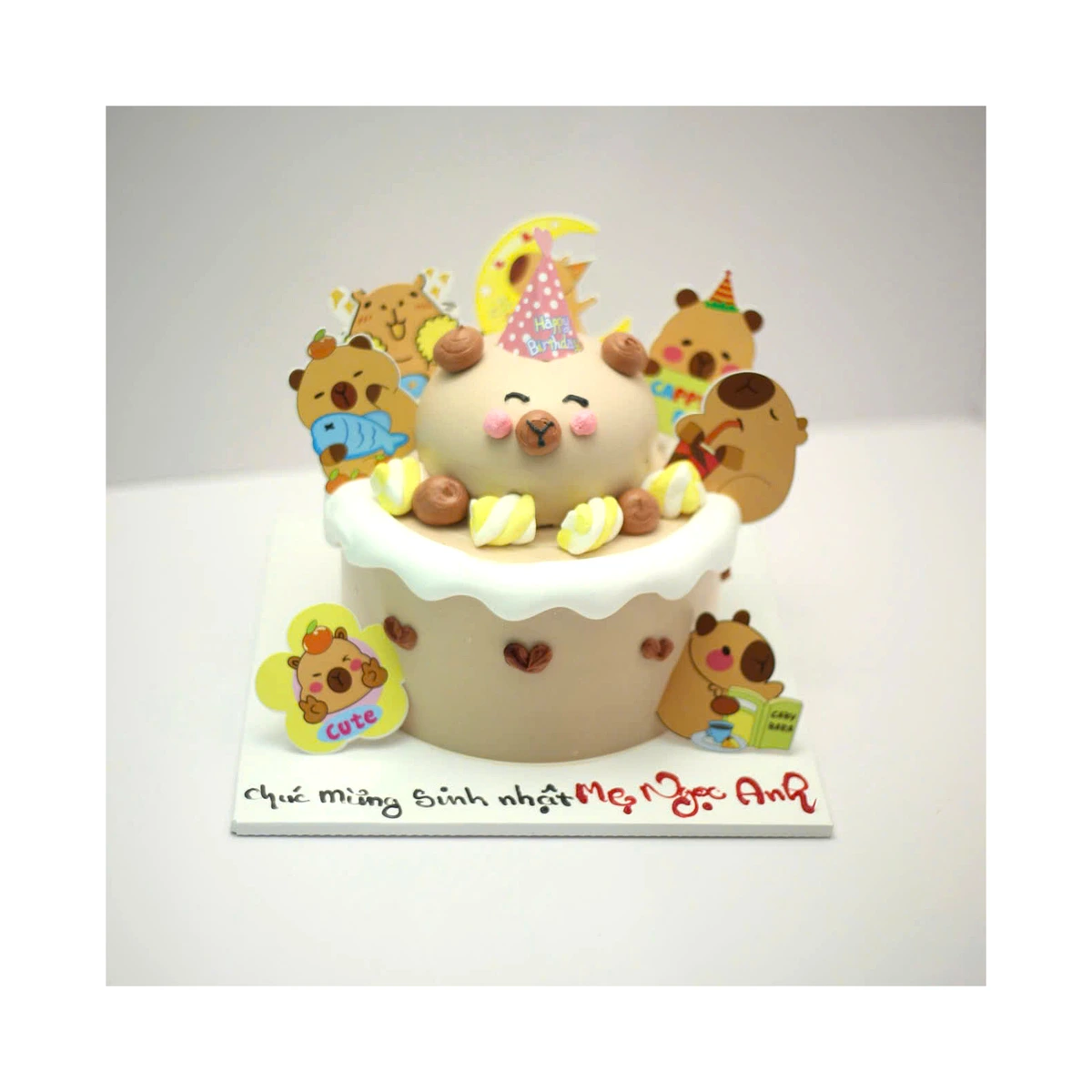 Bánh sinh nhật Capybara màu nâu vô cùng ngộ nghĩnh