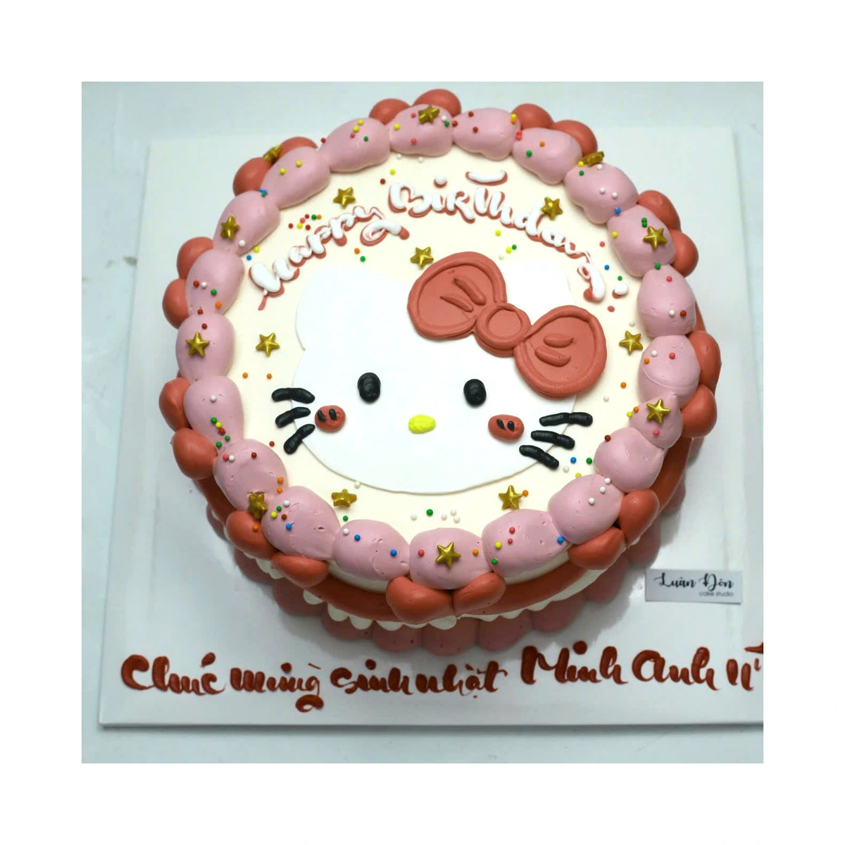 Bánh kem Hello Kitty màu hồng dễ thương