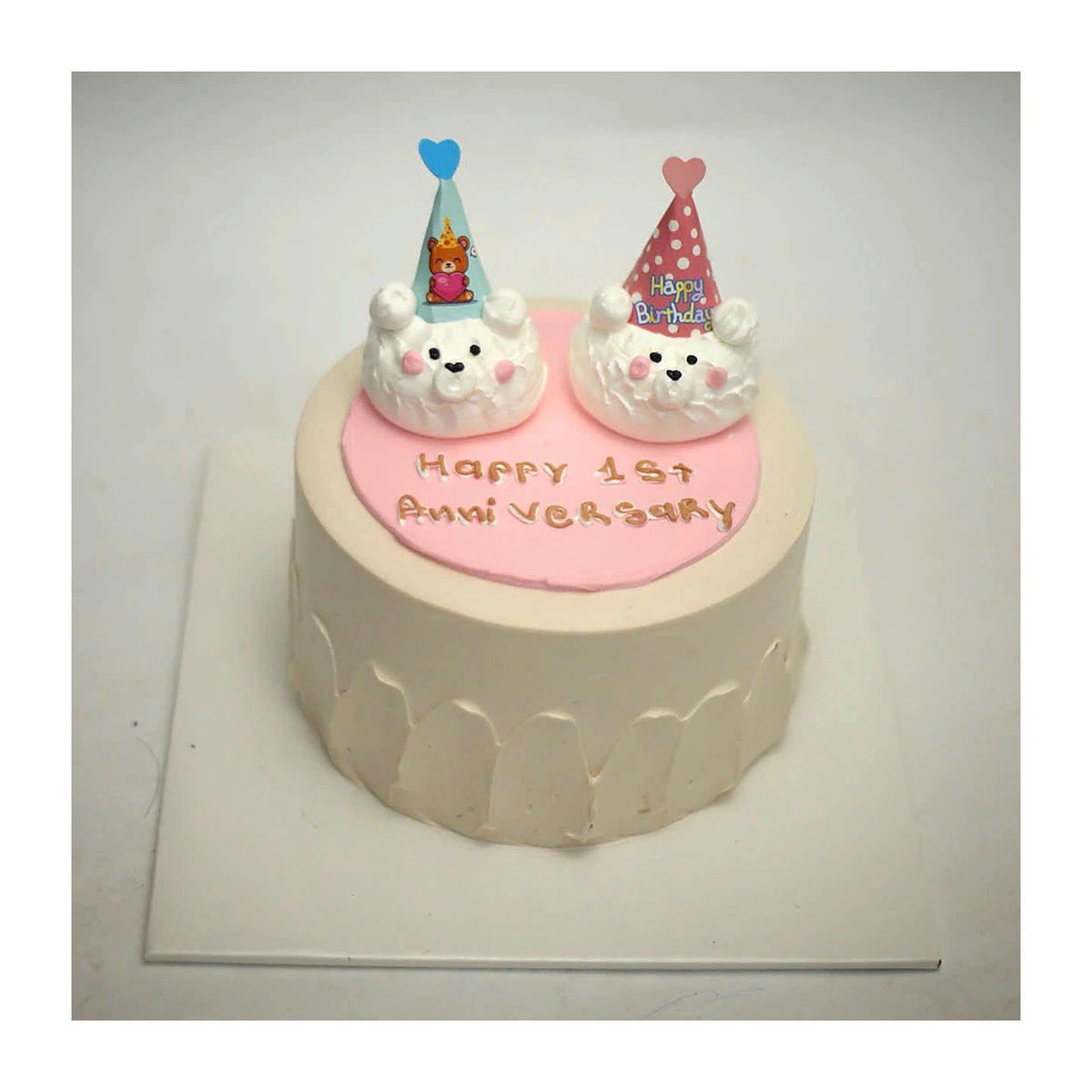 Bánh kem anniversary gấu đội nón