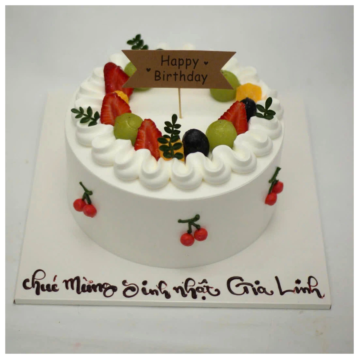 Bánh sinh nhật trái cây tươi trang nhã
