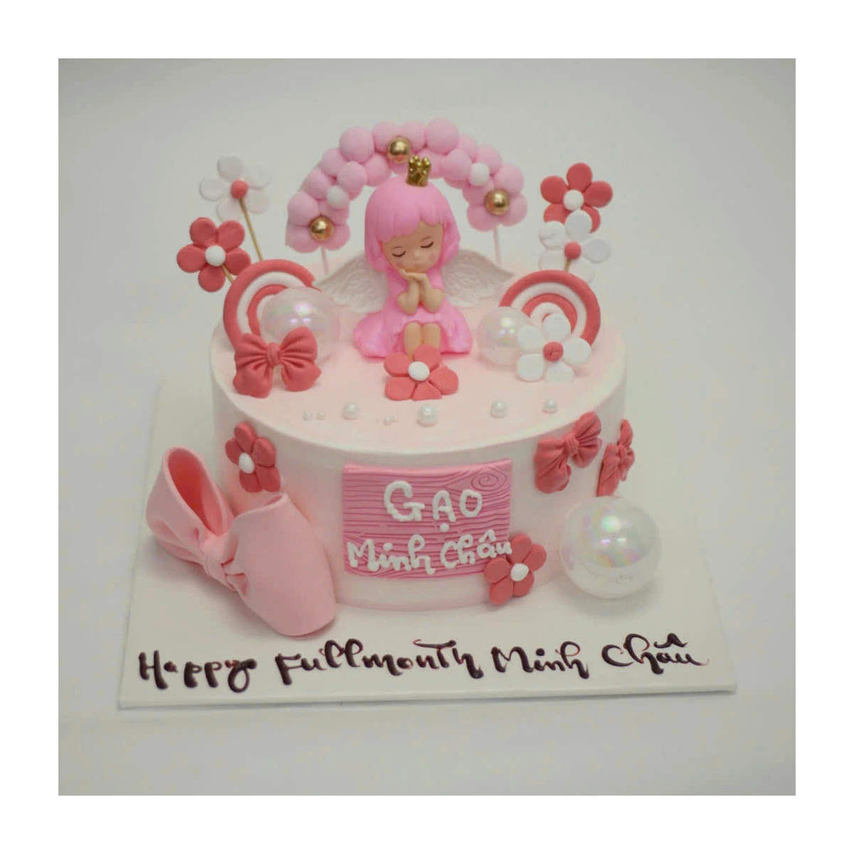 Bánh kem thiên thần nhỏ tone hồng pastel