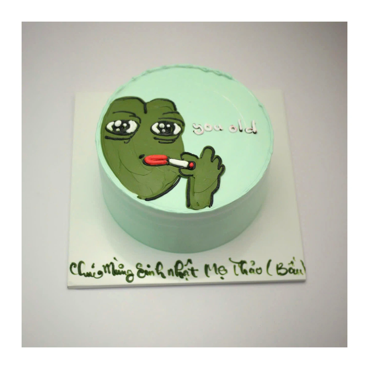 Bánh kem vẽ hình ếch Pepe ngộ nghĩnh