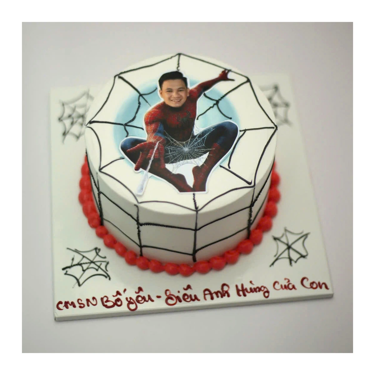 Bánh kem in hình Spider Man siêu anh hùng
