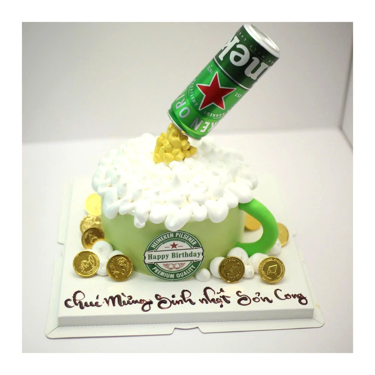 Bánh sinh nhật mô hình lon bia Heineken
