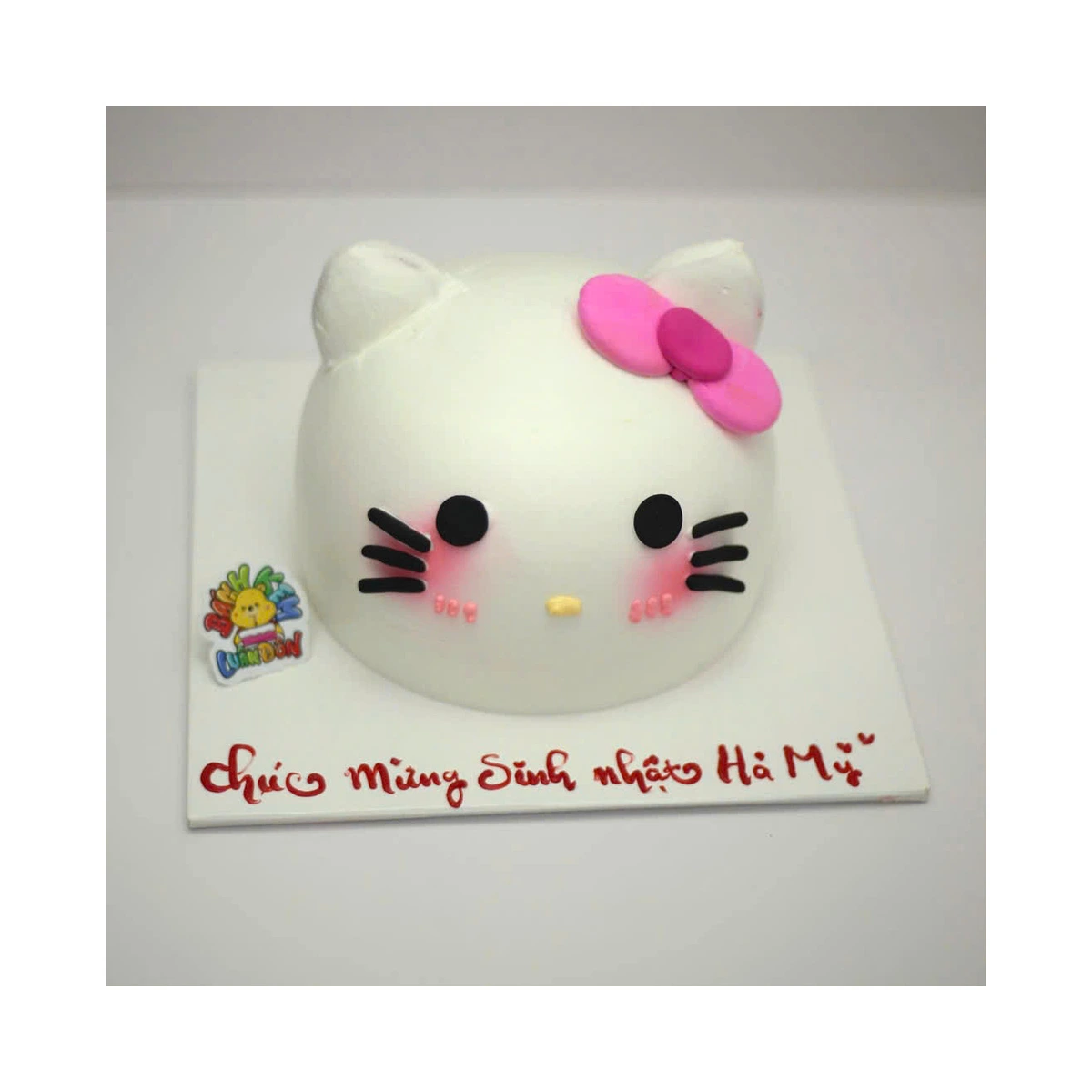 Bánh kem tạo hình Hello Kitty trắng